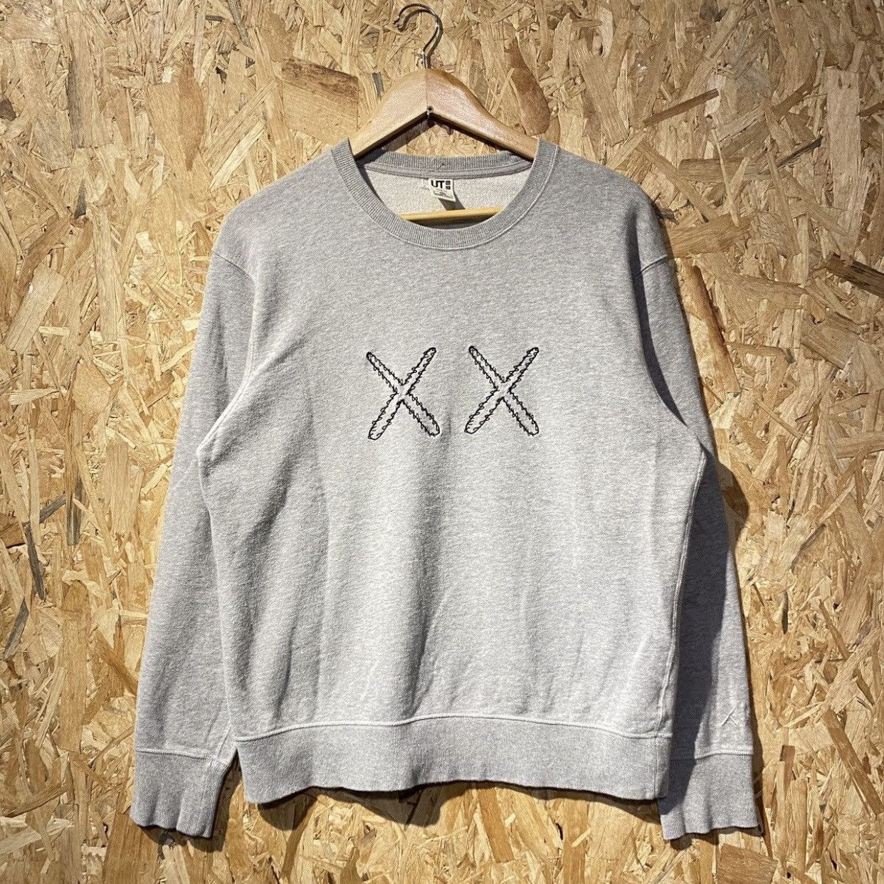 Kaws × Uniqlo Uniqlo Kaws Sesame Street Sweatshirts Size US L / EU 52-54 / 3 - 2 Thumbnail