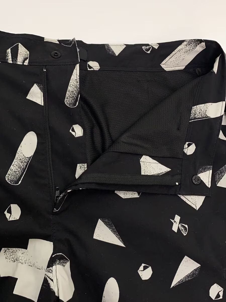 Undercover Geometric 3D Shape Shorts Size US 32 / EU 48 - 3 Thumbnail