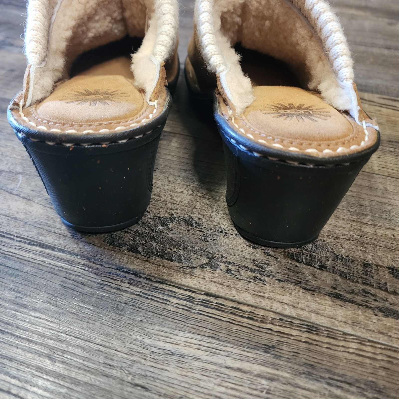 Ugg UGGs Australia size 9 Suede Clogs shoes Knit chestnut b38 Size US 9 / IT 39 - 2 Thumbnail