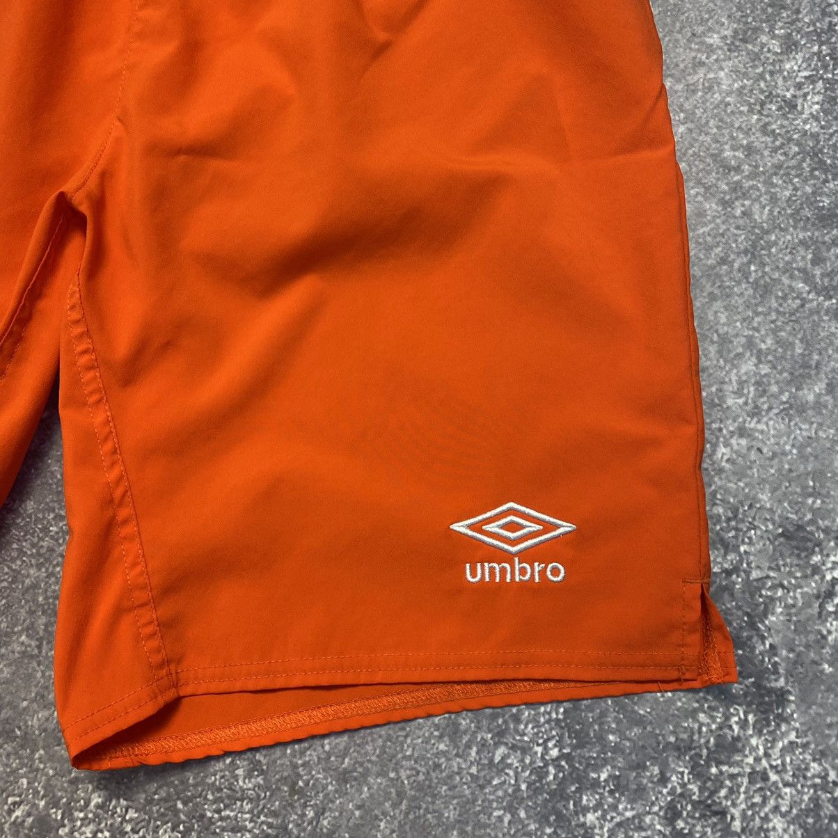 Umbro Men’s Umbro Brentford Big Logo Nylon soccer shorts Size US 32 / EU 48 - 4 Thumbnail