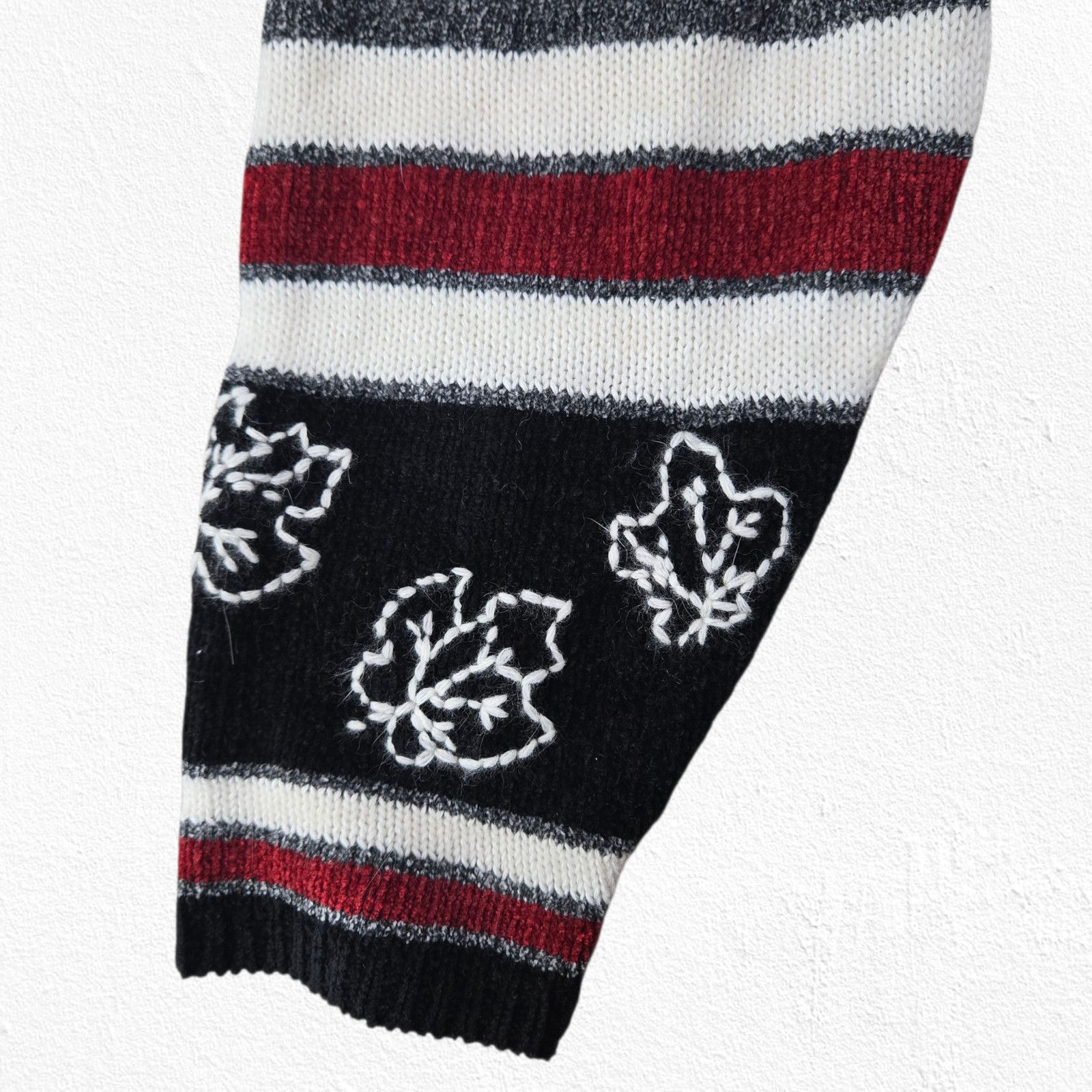 Vintage Y2K Fall Striped Leaf Knit Black Red White Sweater Size XL Size XL / US 12-14 / IT 48-50 - 8 Thumbnail