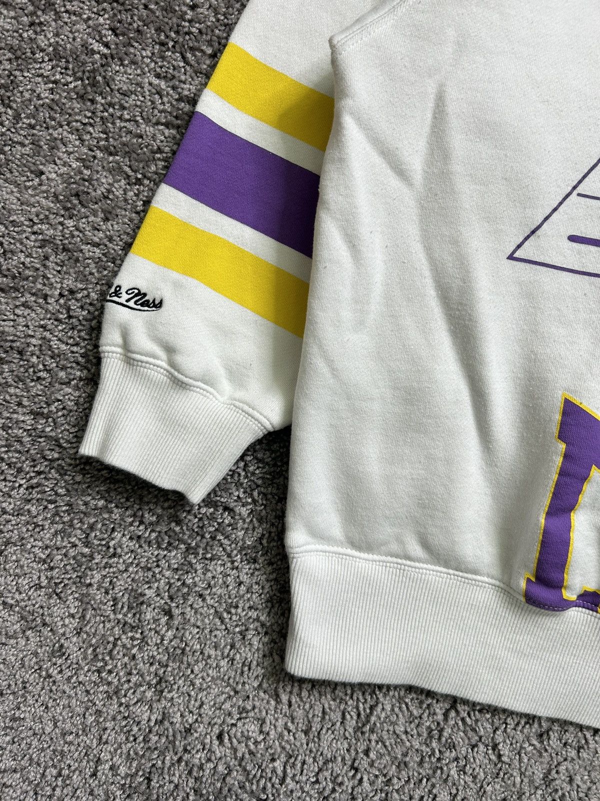 Mitchell & Ness × NBA × Vintage Y2K Mitchell and Ness Los Angeles Lakers Crewneck Size US S / EU 44-46 / 1 - 5 Thumbnail