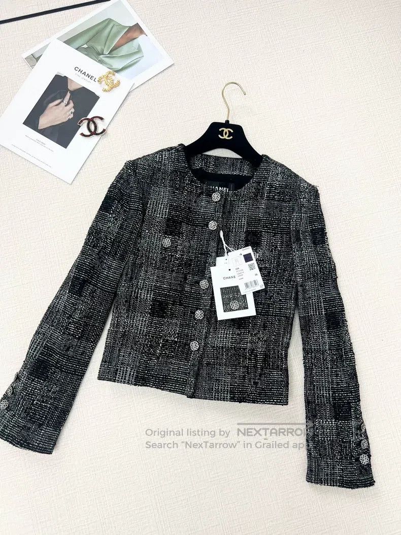 Chanel Chanel Classic plaid diamond buckle round-neck jacket Size XS / US 0-2 / IT 36-38 - 2 Thumbnail