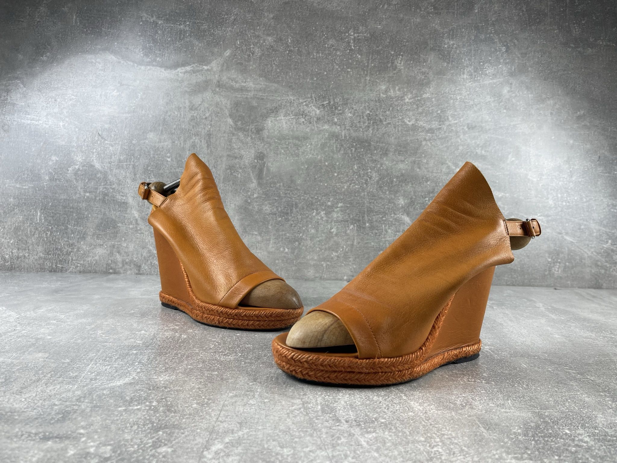 Balenciaga Balenciaga Paris orange leather slingback wedge heels shoe Size US 8 / IT 38 - 4 Thumbnail