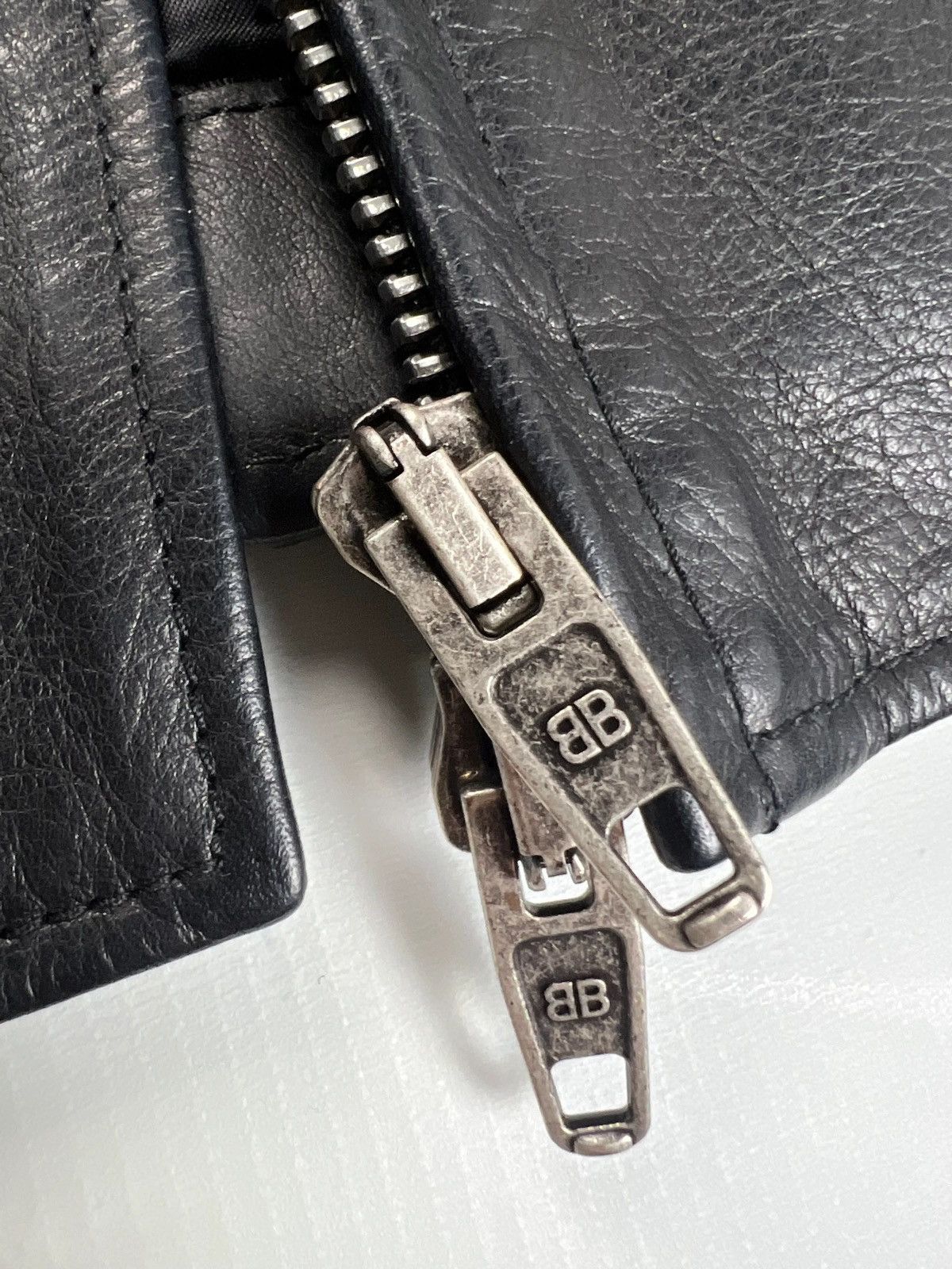 Balenciaga BALENCIAGA SS23 MUDSHOW SHRUNK LEATHER JACKET SZ:40 Size US XXS / EU 40 - 4 Thumbnail