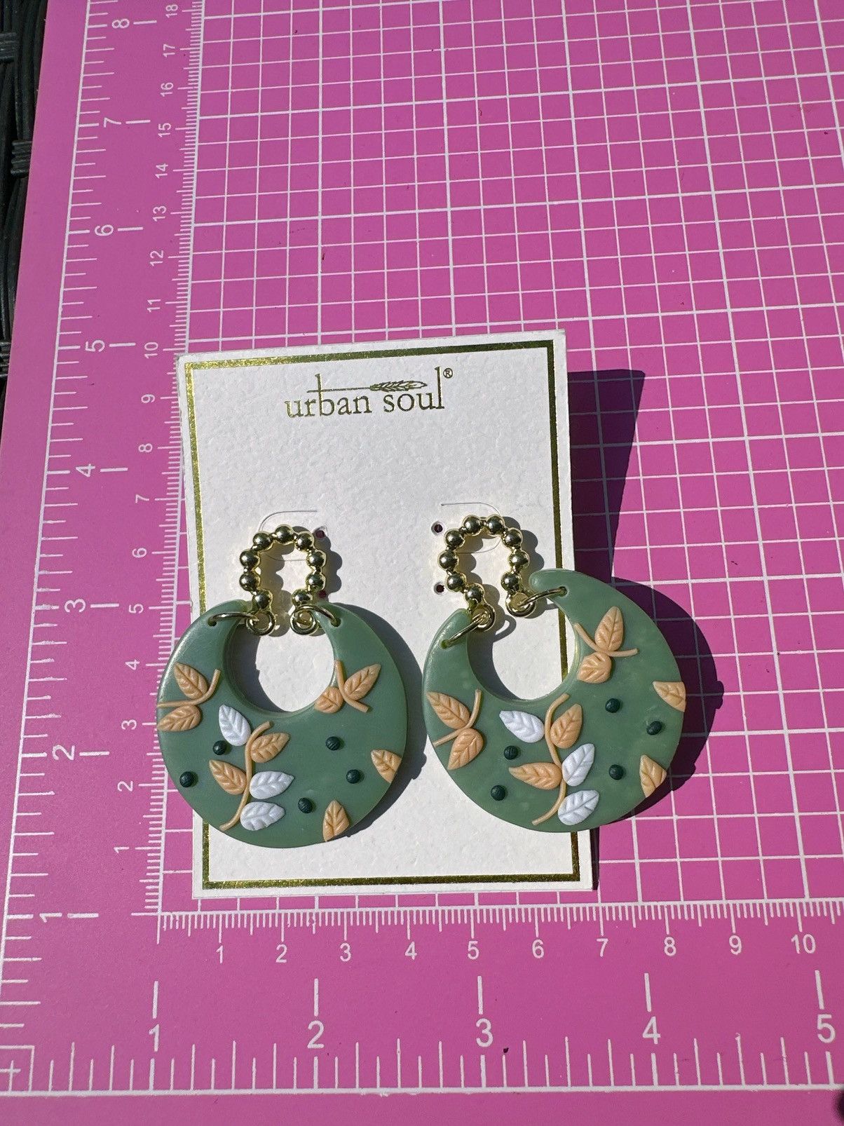 Designer Urban Soul autumn green yellow leaves circle round earrings Size ONE SIZE - 3 Thumbnail