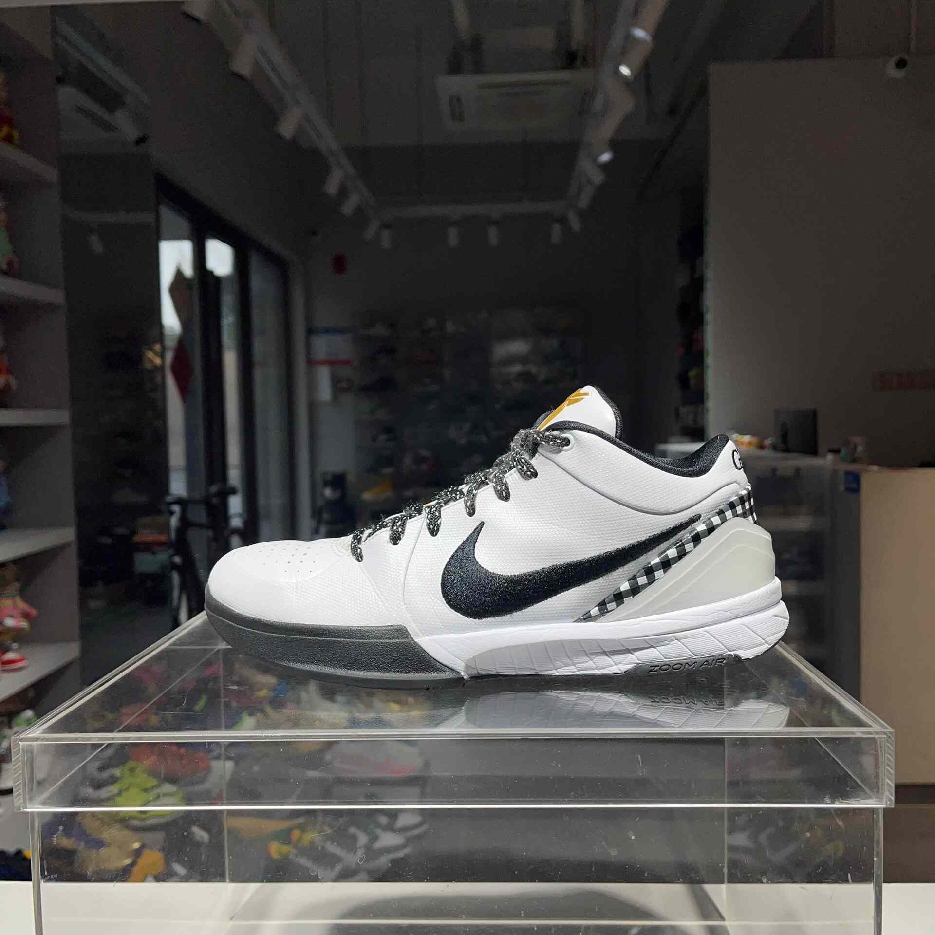 Nike Nike Black Lowtop Sneakers 9.5 Men Size US 9.5 / EU 42-43 - 1 Thumbnail