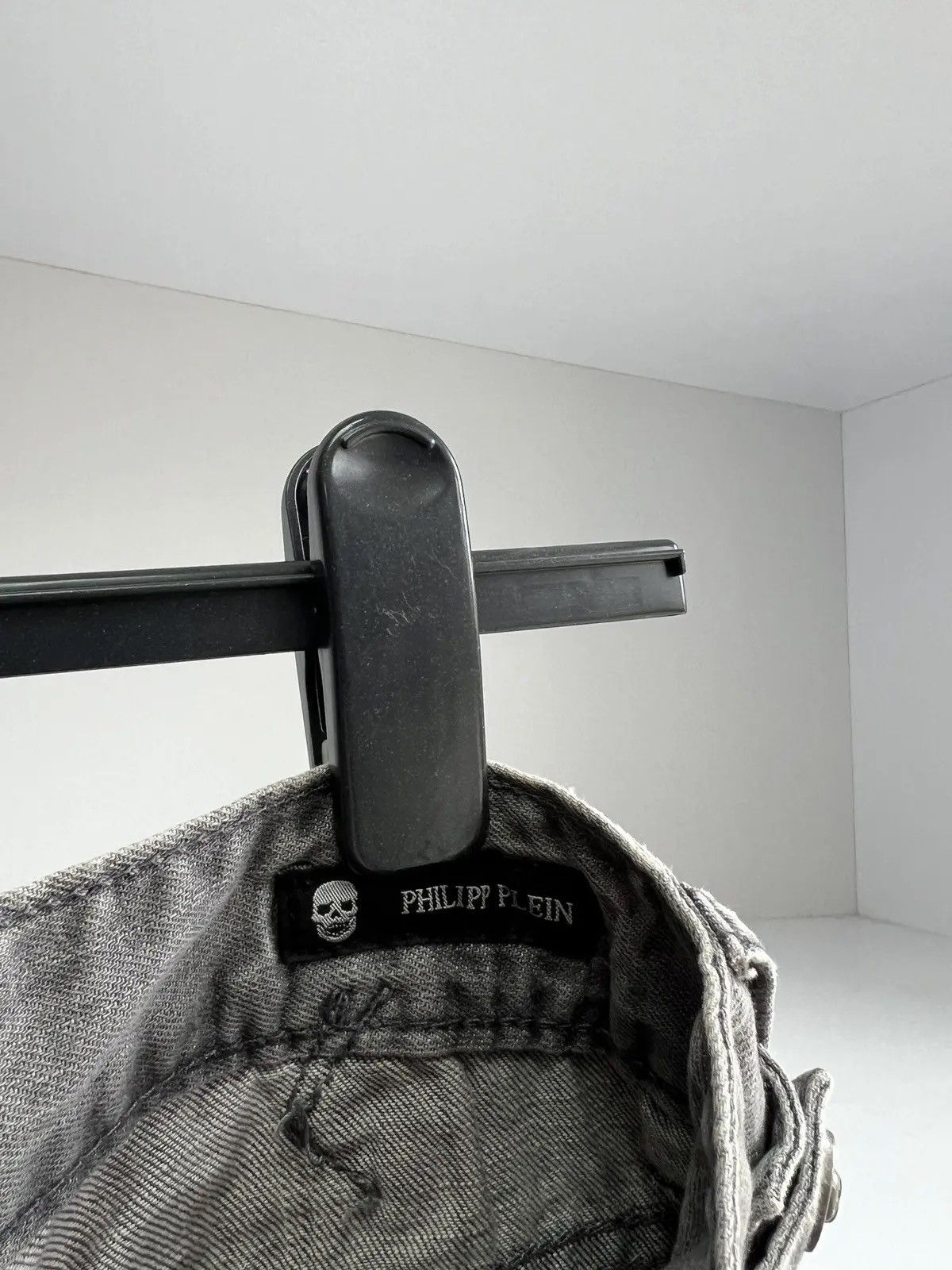 Designer × Philipp Plein × Vintage Vintage Philipp Plein Metal Logo Skull Gray Shorts Size US 34 / EU 50 - 8 Thumbnail