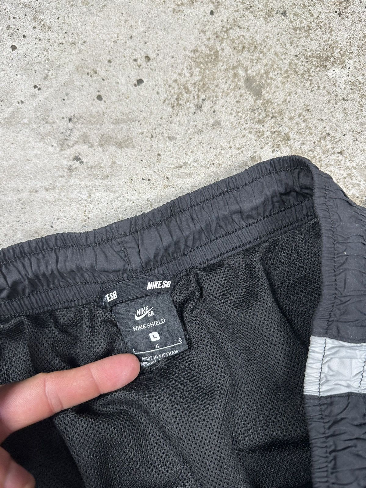 Nike Vintage Y2K Nike SB Baggy Black Track Pants Swoosh Size US 34 / EU 50 - 9 Thumbnail