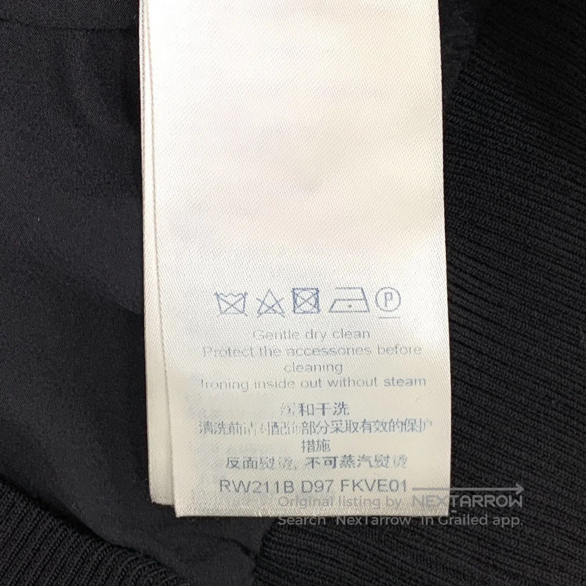 Louis Vuitton Louis Vuitton Black Logo Subtle Pattern Full Print Stand C Size S / US 4 / IT 40 - 6 Thumbnail