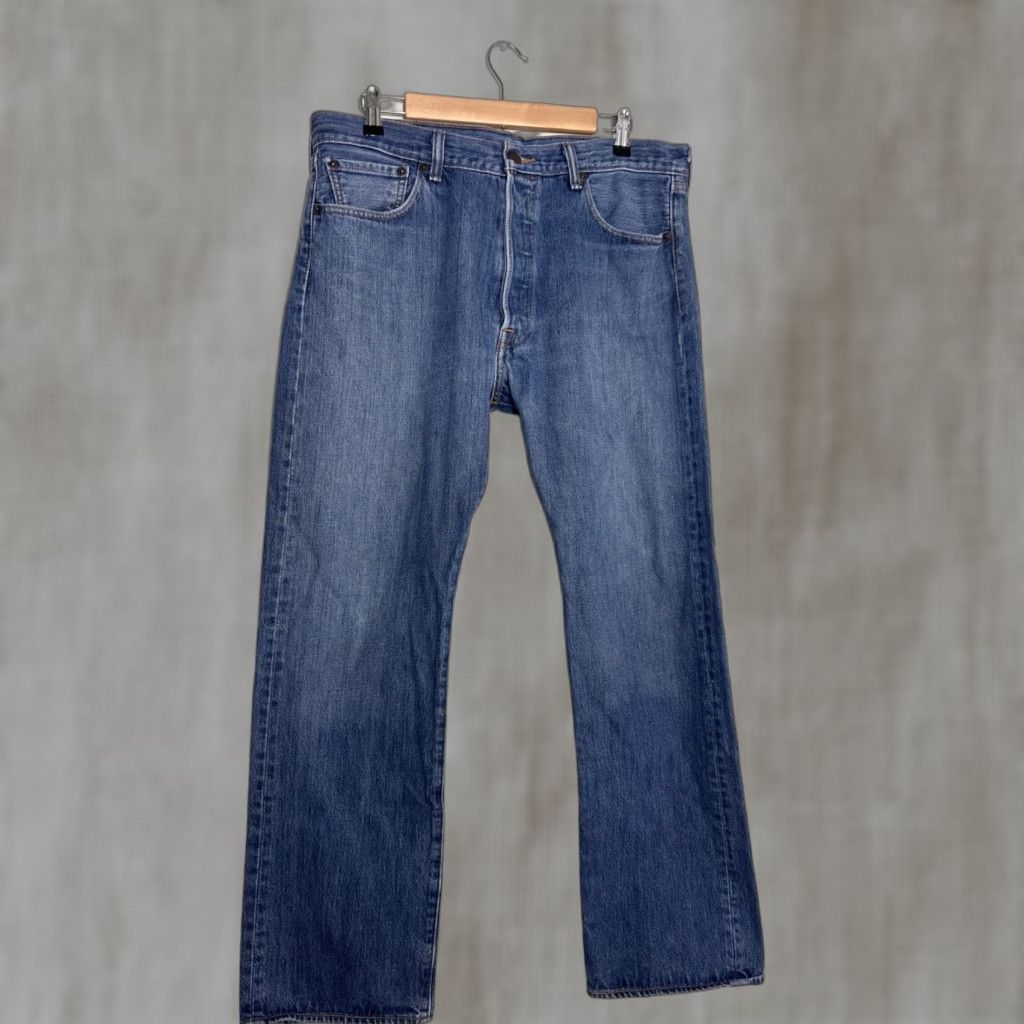 Levis 501 Jeans Mens 36x30 Button Fly Medium Wash