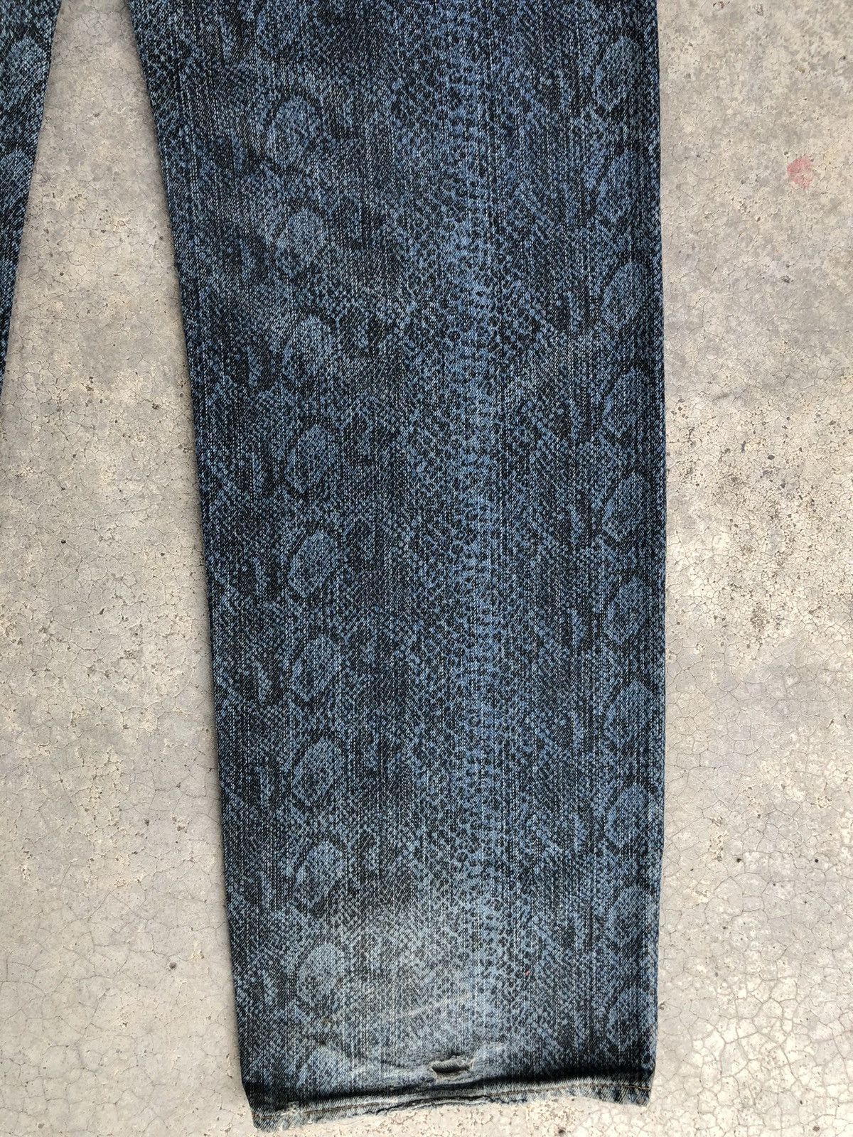 Karakuri Tamashii Karakuri Tamashii Embroidered Jeans Baggy Snake Skin Size US 37 - 12 Thumbnail