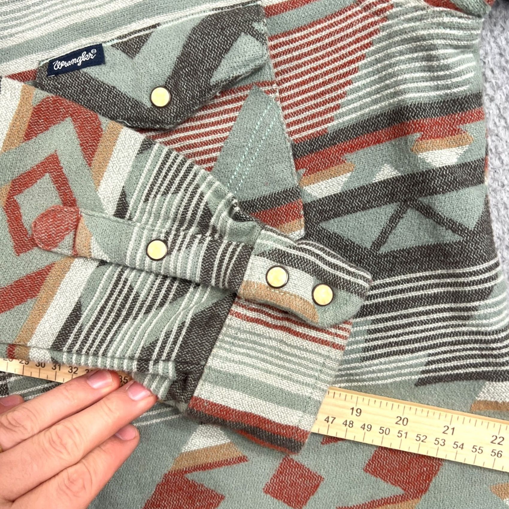 Wrangler Wrangler Retro Shirt Women’s Size Medium Aztec Print Jacquard Pearl Snap Flannel Size M / US 6-8 / IT 42-44 - 6 Thumbnail