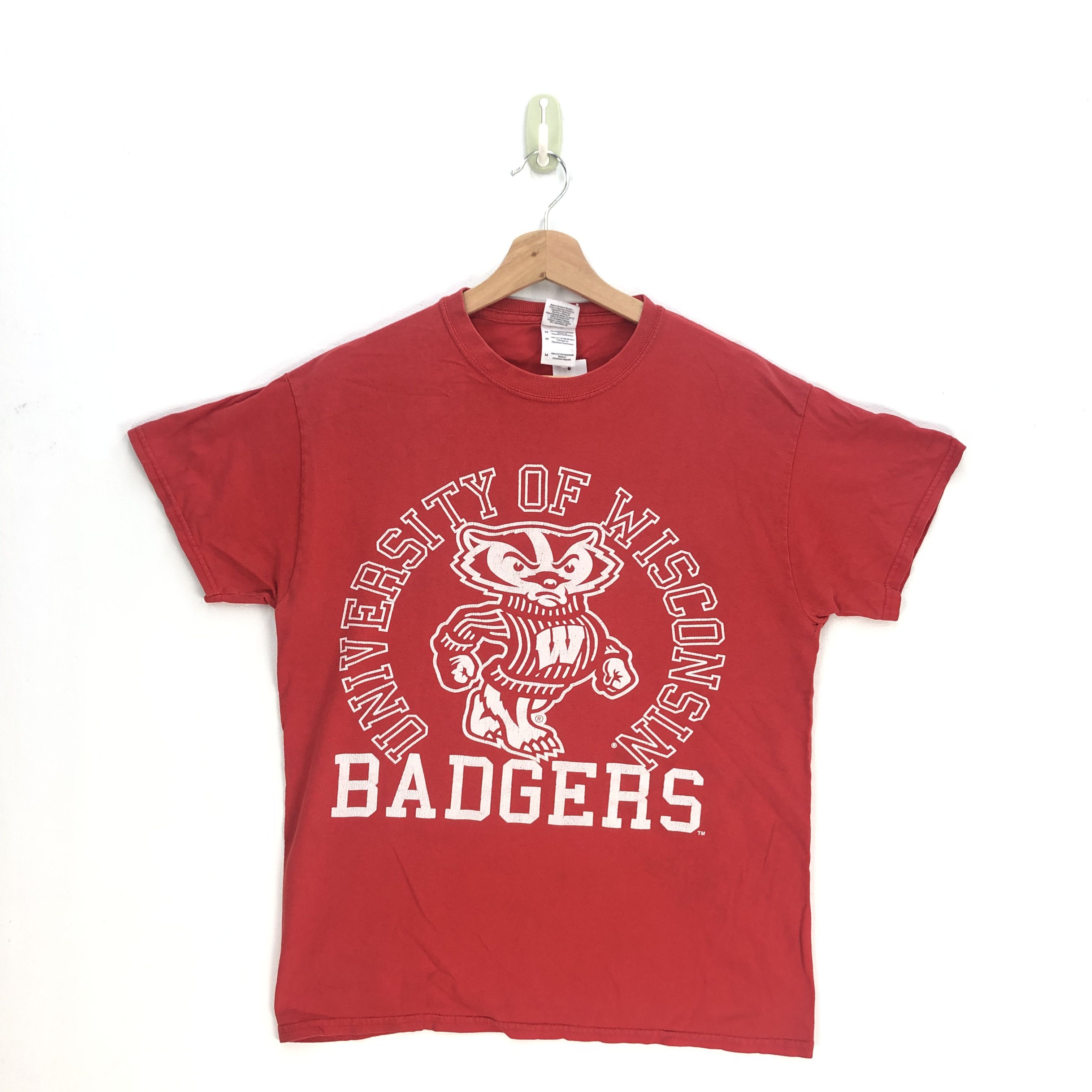 Vintage Vintage Univ Wisconsin Badgers T Shirt NCAA Crewneck Tees Size US M / EU 48-50 / 2 - 1 Thumbnail