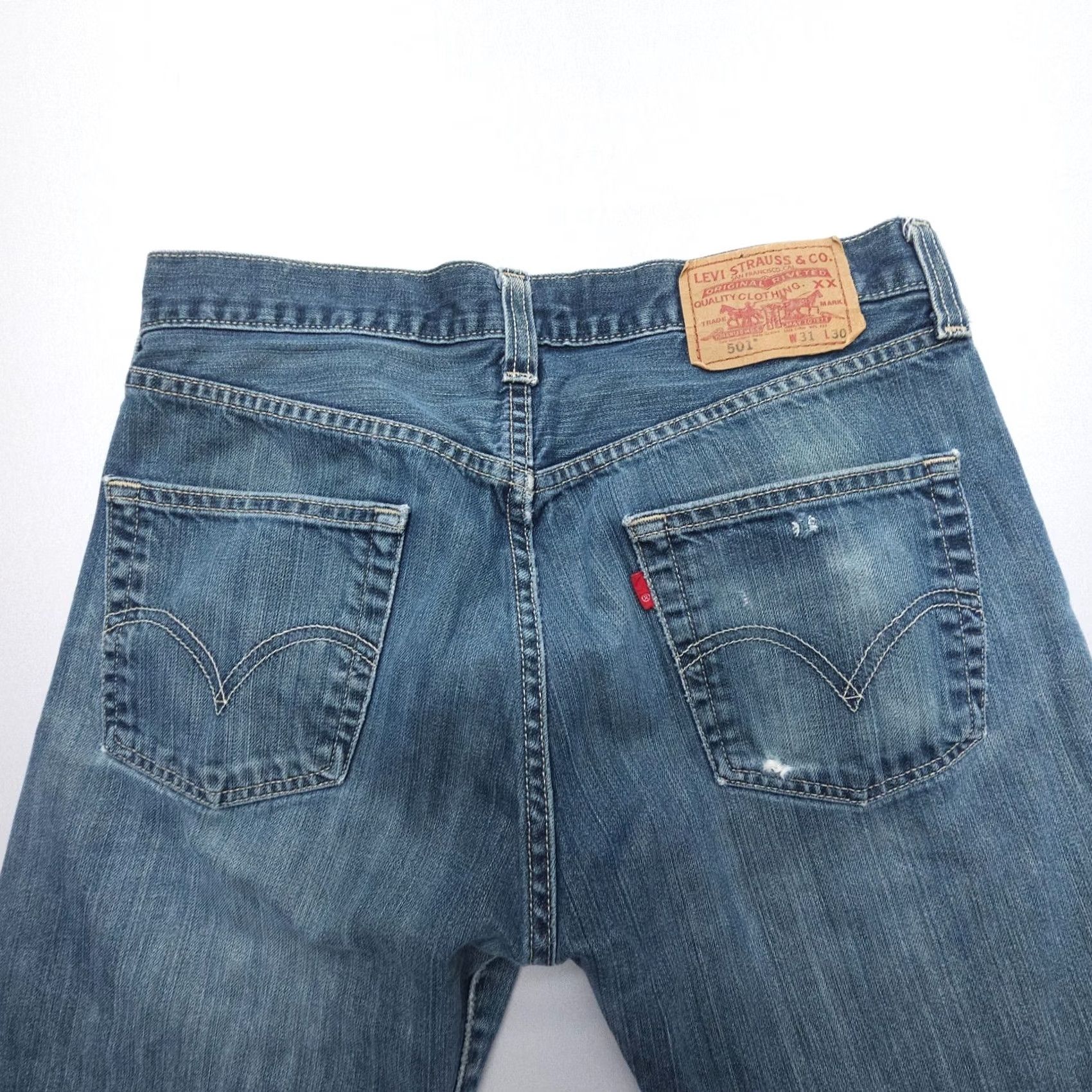 Levi's VINTAGE Levi's 501 Jeans Mens 31 x 30 Dark Wash Blue Y2K 2000s Denim Jeans Mens Leather Patch Button Fly Retro American Classic Size US 31 - 3 Thumbnail