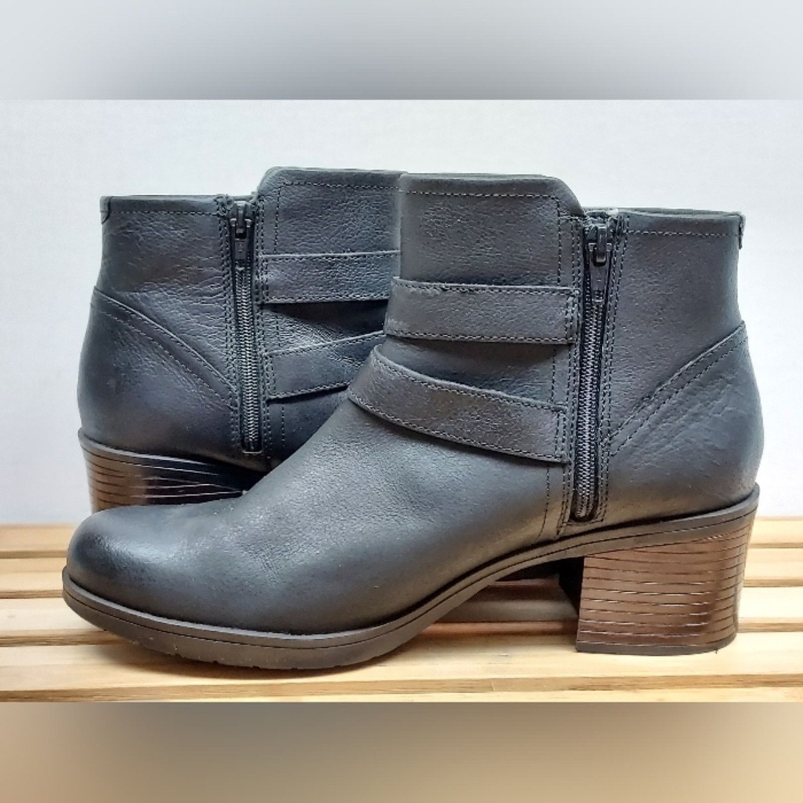 Clarks Clarks Womens | Black | Hollis Buckle Ankle Boots Size 9.5 Size US 9.5 / IT 39.5 - 7 Thumbnail