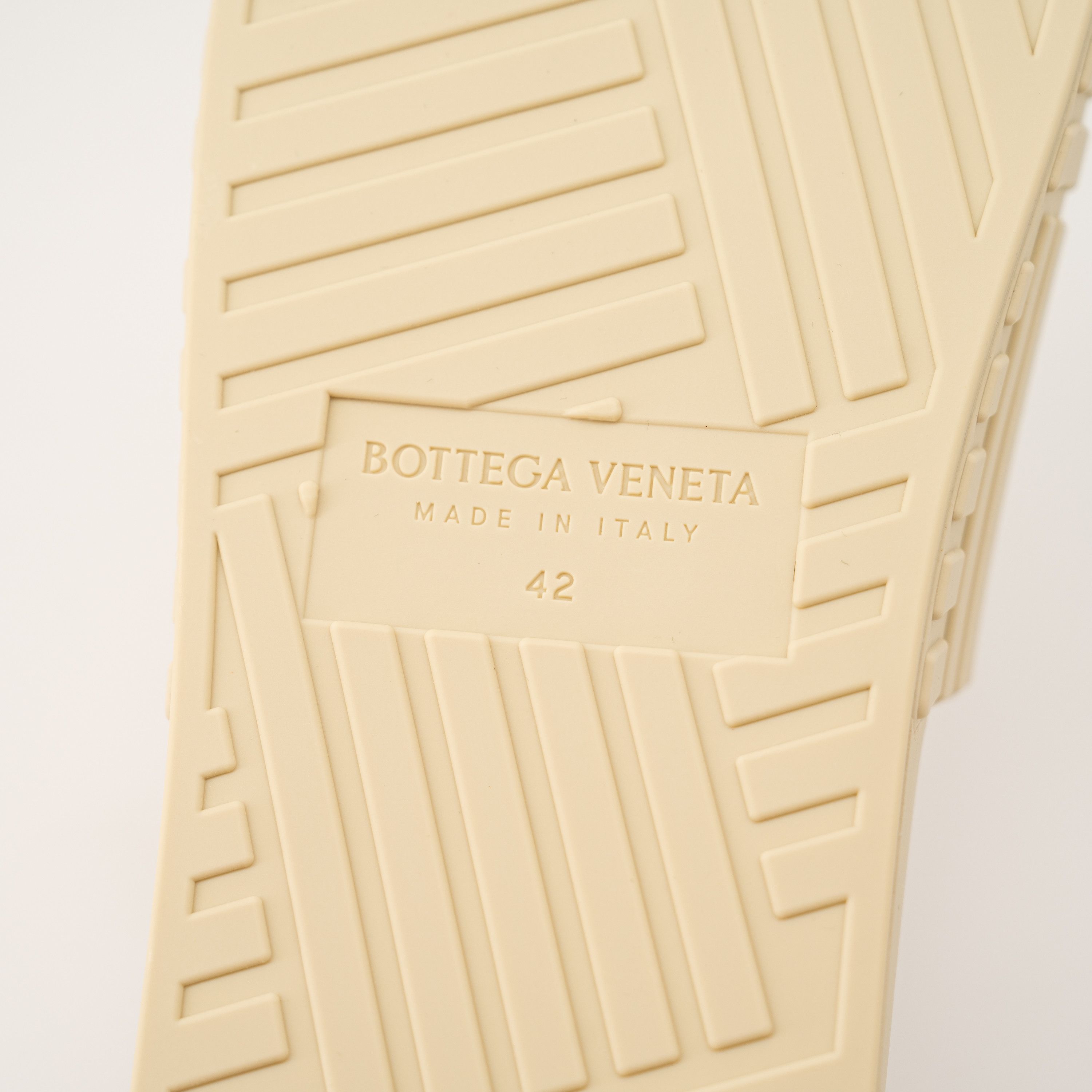Bottega Veneta 42 9 us Bottega Veneta Sea Salt Rubber Slide Sandals Cream Size US 9 / EU 42 - 9 Thumbnail