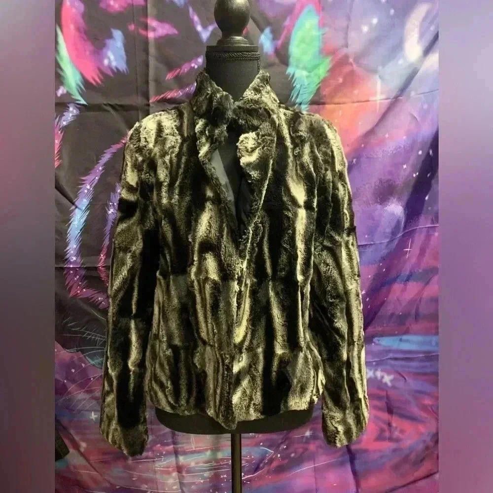 Designer Chic Faux Fur Jacket - Stylish and Cozy Size S / US 4 / IT 40 - 1 Preview