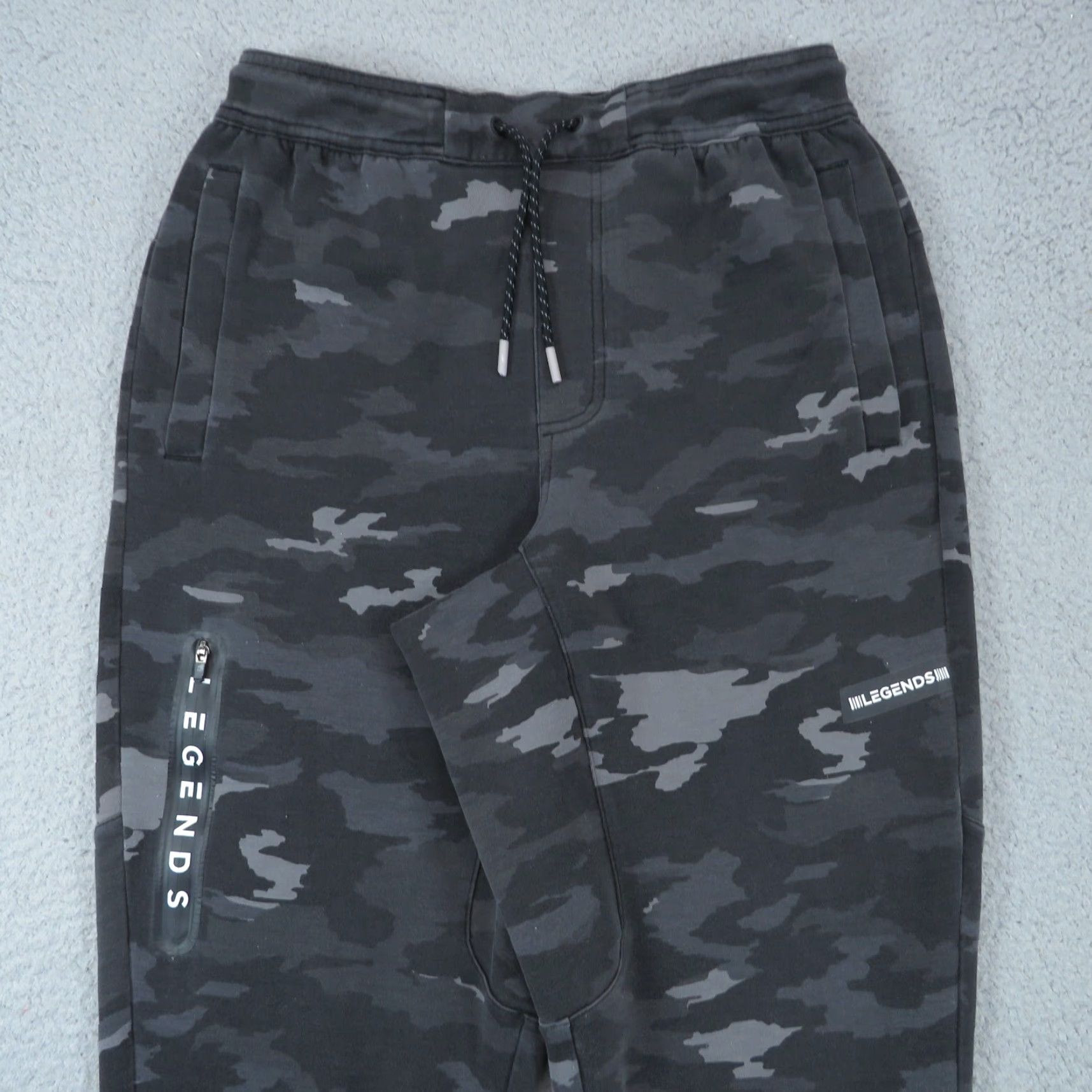 Vintage LEGENDS Joggers Mens Hawthorne Tech Fleece Camo Gray Medium Sweatpants Pocket Zip Pockets Tapered Regular Activewear Modern Athleisure Sports Pants Size US 31 - 5 Thumbnail