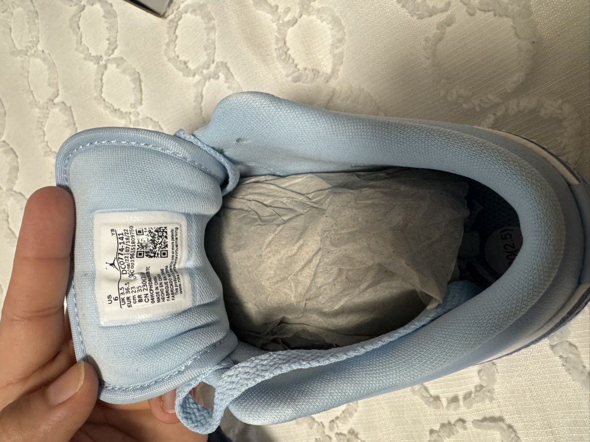 Nike WMNS AIR JORDAN 1 LOW Size US 6 / IT 36 - 6 Thumbnail