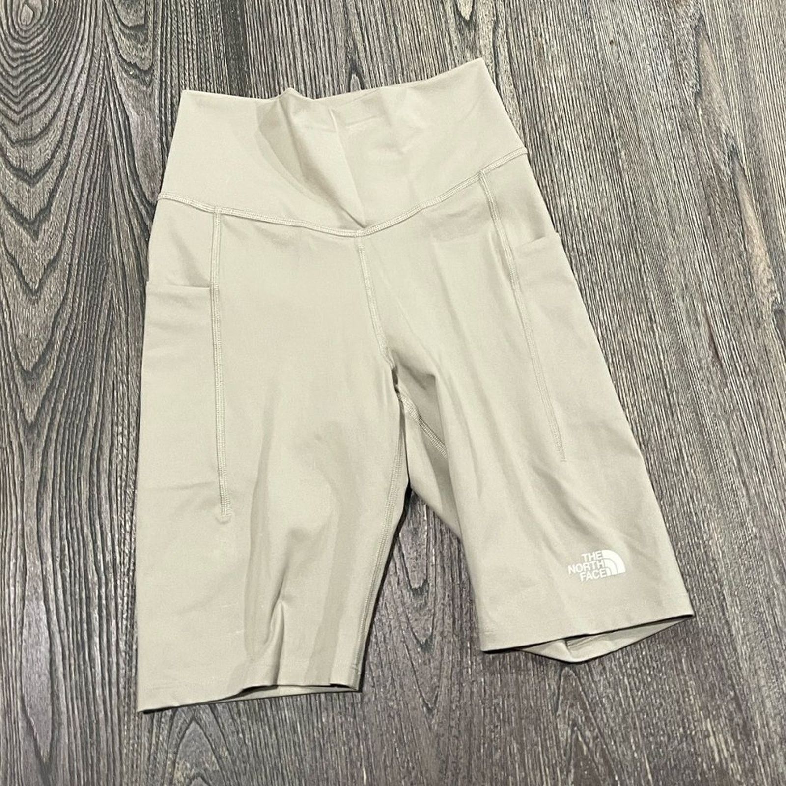 The North Face NWOT The North Face Motivation High-Rise Pocket Shorts 9" Size 28" / US 6 / IT 42 - 1 Thumbnail