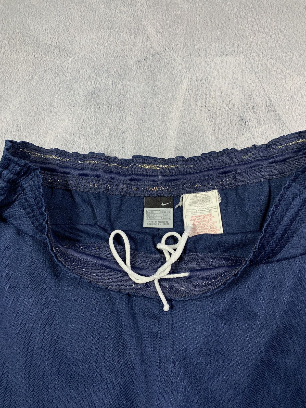 Nike Vintage Y2K nike swoosh shorts streetwear style size M Size US 32 / EU 48 - 3 Thumbnail