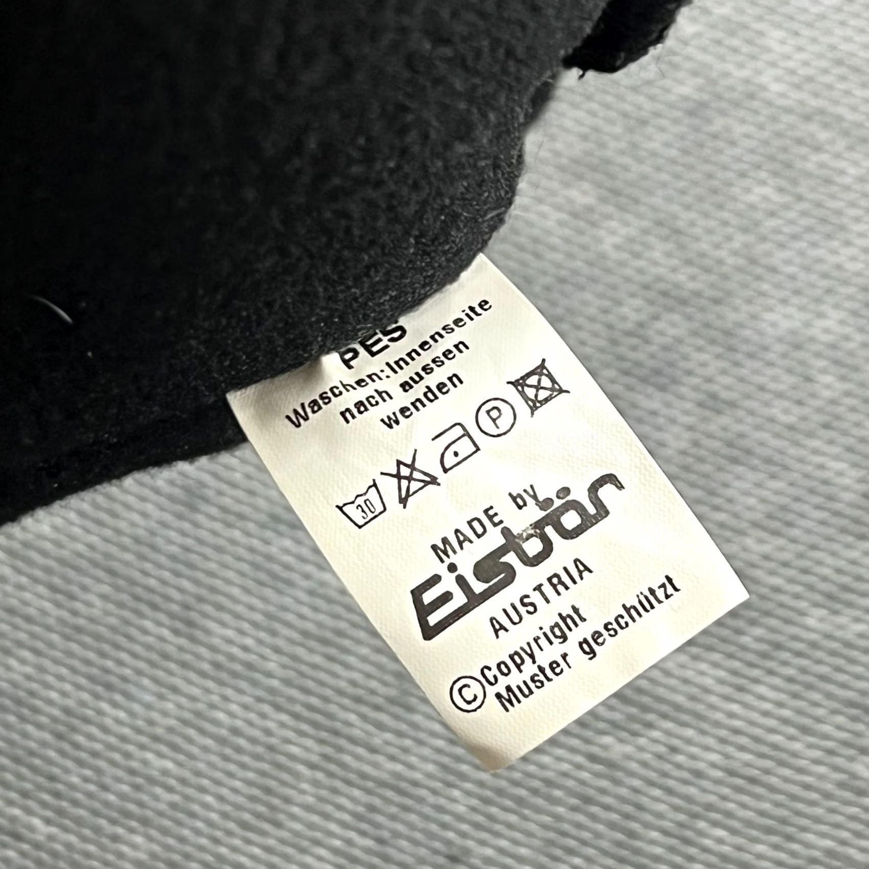 Vintage VINTAGE Eisbar Beanie Hat One Size Black Fleece Thermal Unisex Adults Hats,Mens Womens,Beanie,Switzerland, Punk Hair, Winter Ski Size US M / EU 48-50 / 2 - 5 Thumbnail