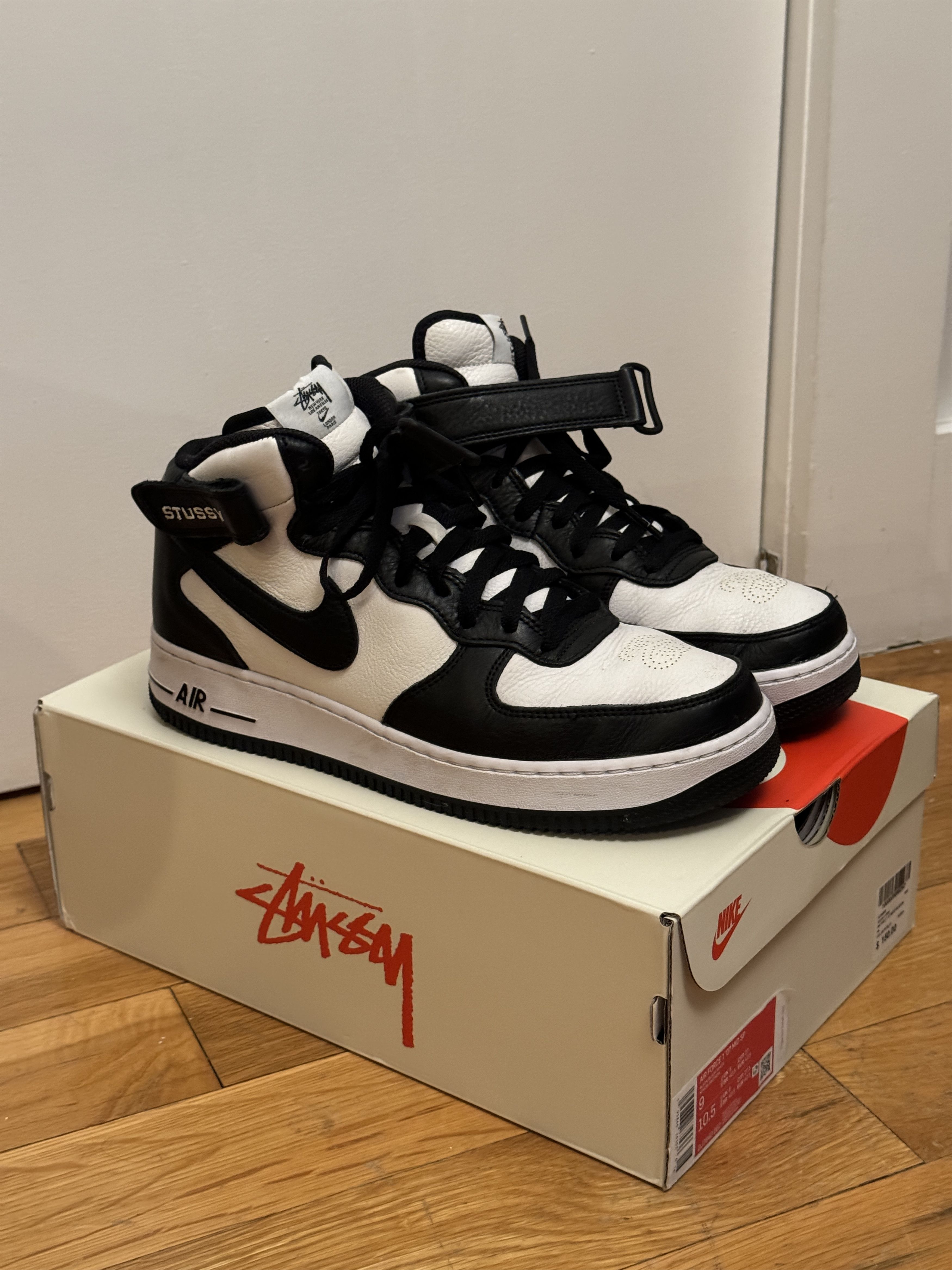 Nike × Stussy Air Force 1 Mid Size US 9 / EU 42 - 1 Thumbnail