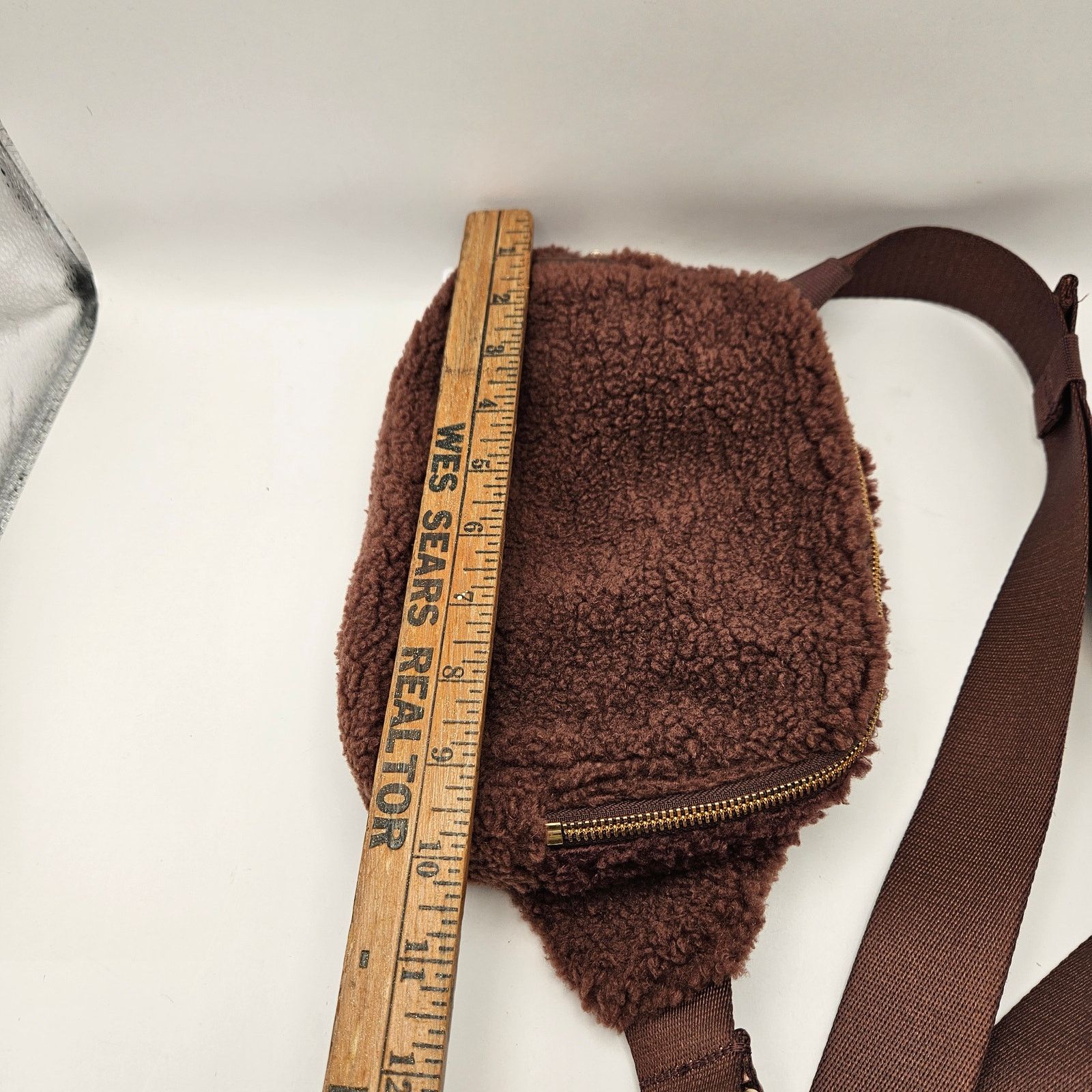 Lululemon LULULEMON EVERYWHERE BELT BAG LARGE TEDDY FLEECE BROWN NWT Size ONE SIZE - 5 Thumbnail