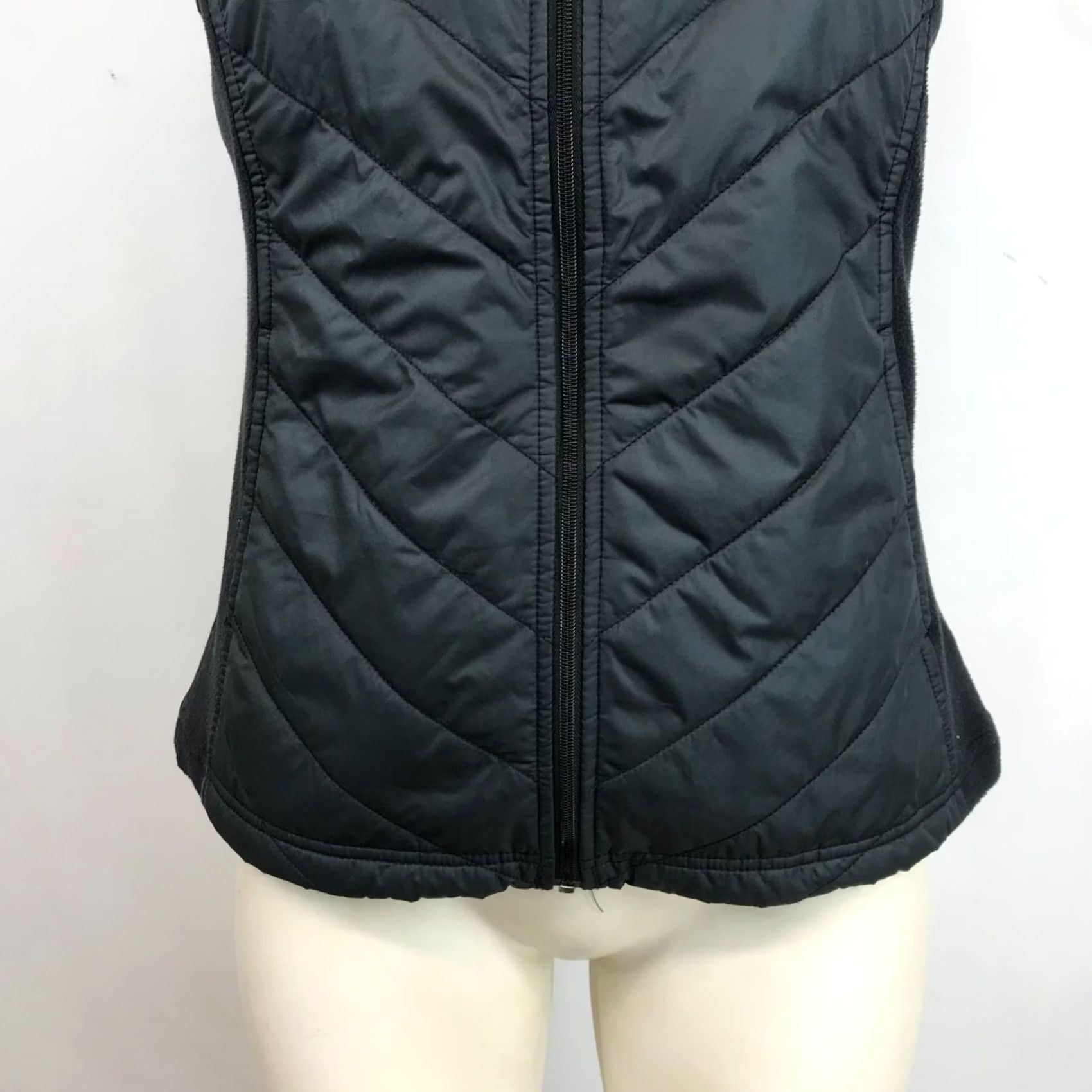 Vintage COLUMBIA WOMEN'S XS BLACK QUILTED FULL ZIP VEST Size XS / US 0-2 / IT 36-38 - 3 Thumbnail