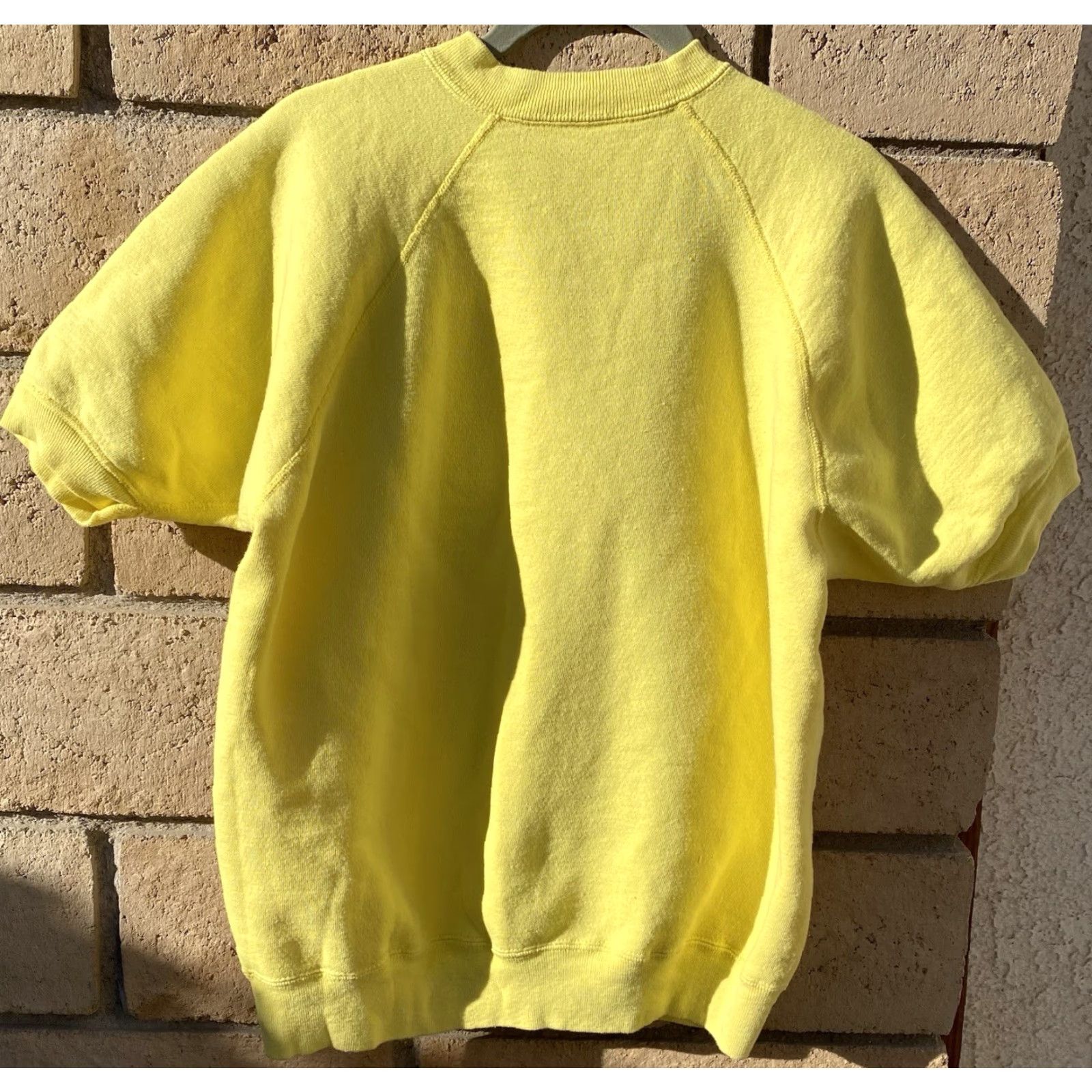 Vintage VINTAGE Yellow Raglan Short Sleeve Sweatshirt Athletic Solid Crew Neck Men One Size Cotton Rockabilly Retro 1960s 1970s Size US M / EU 48-50 / 2 - 7 Thumbnail