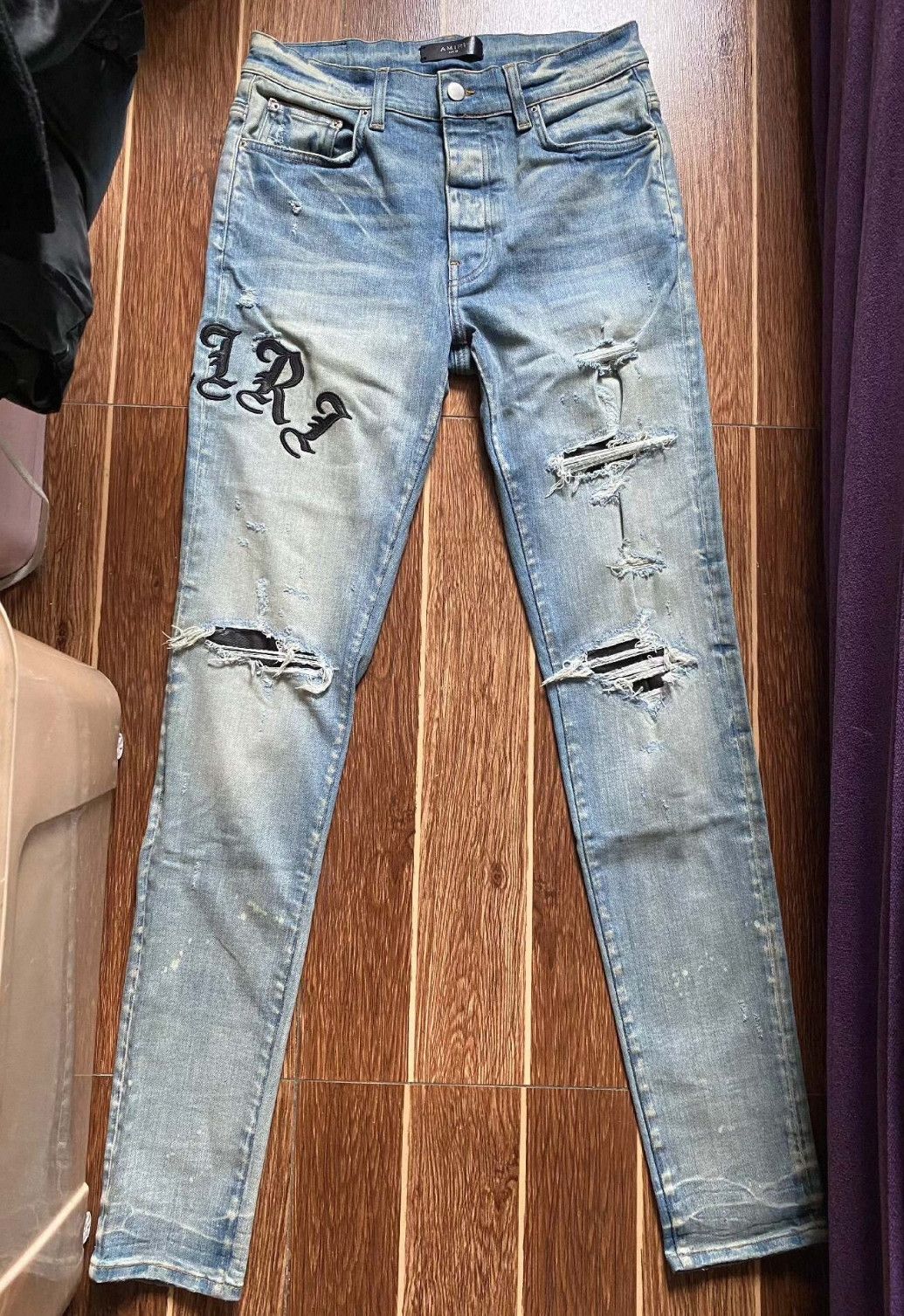 Amiri Amiri Washed Blue Old English Printed Patchwork Jean Size US 32 / EU 48 - 1 Thumbnail