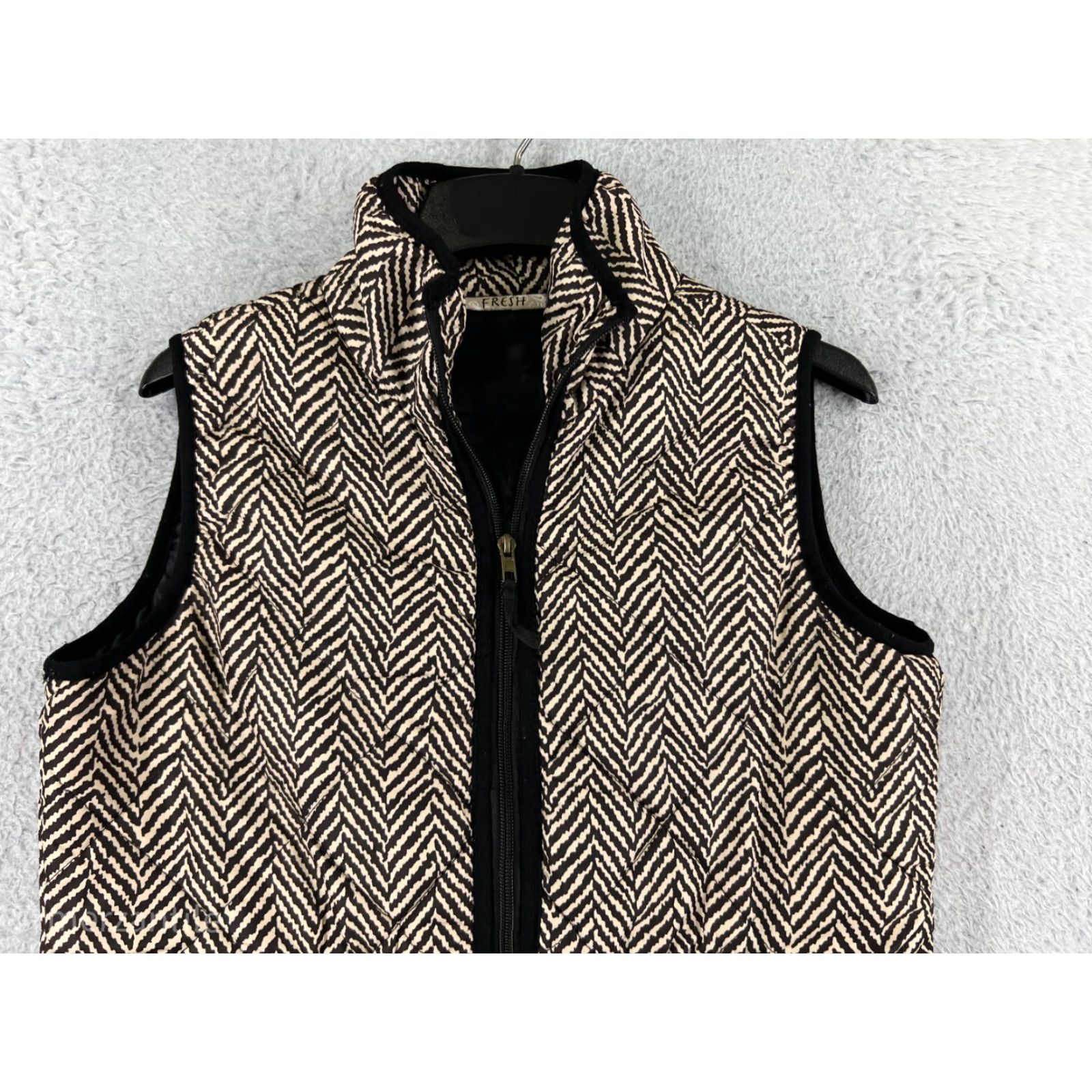 Vintage VINTAGE Fresh Vest Women S Black Beige Chevron Pattern Full Zip Pockets Poly Size S / US 4 / IT 40 - 4 Thumbnail