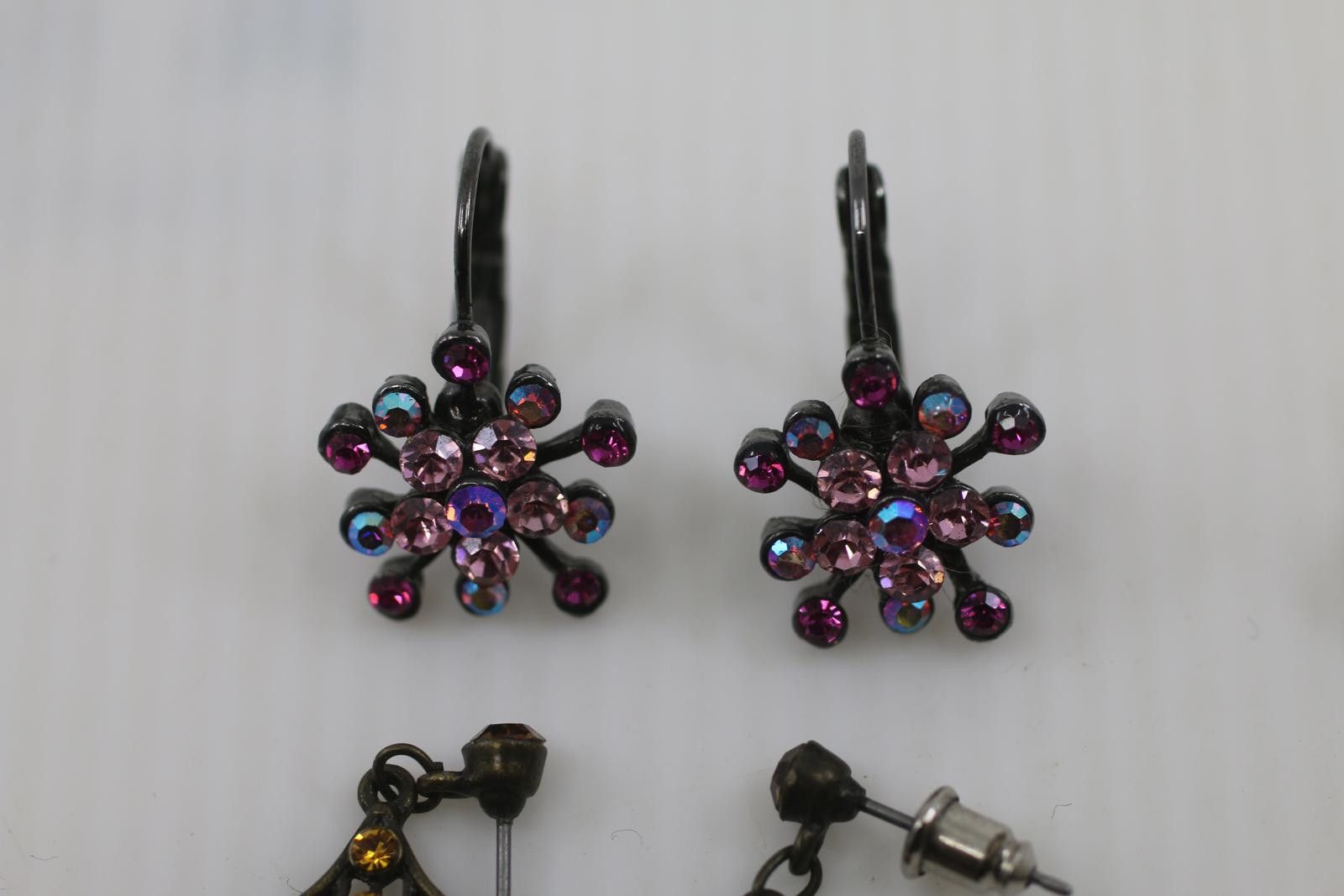 The Unbranded Brand Vintage Costume Earrings Lot RhinestoneStud Styles Mixed Set Size ONE SIZE - 3 Thumbnail