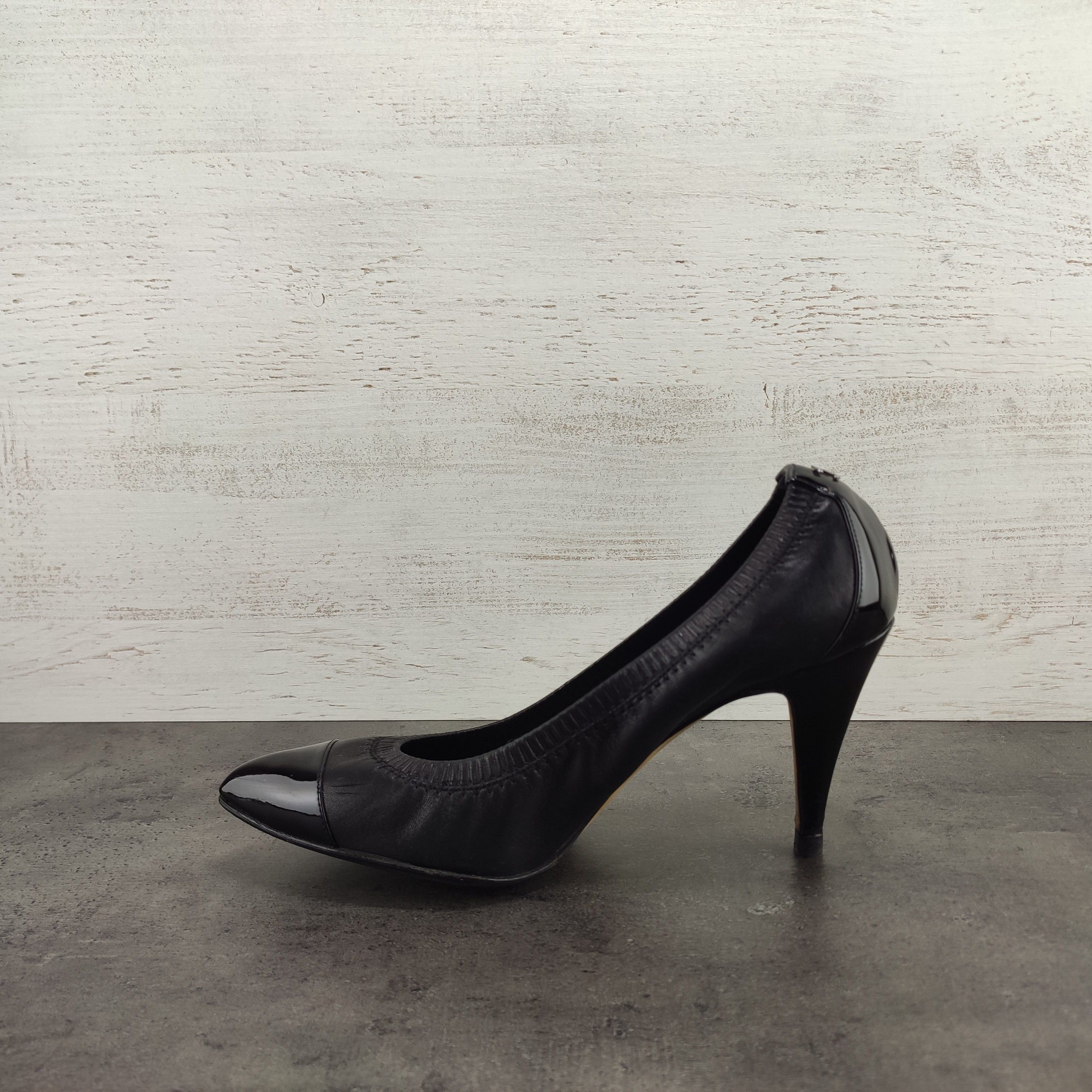 Chanel Chanel black leather patent toe heels Size US 8 / IT 38 - 2 Thumbnail
