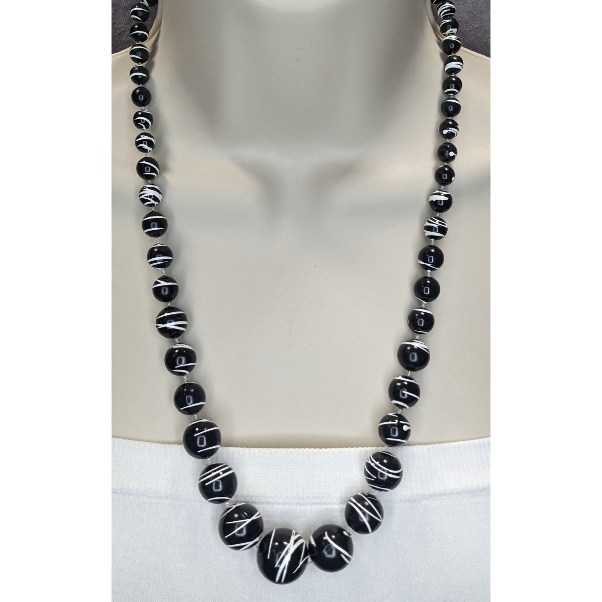 Other Vintage Abstract Black & White Swirl Graduated Bead Necklace Size ONE SIZE - 1 Thumbnail