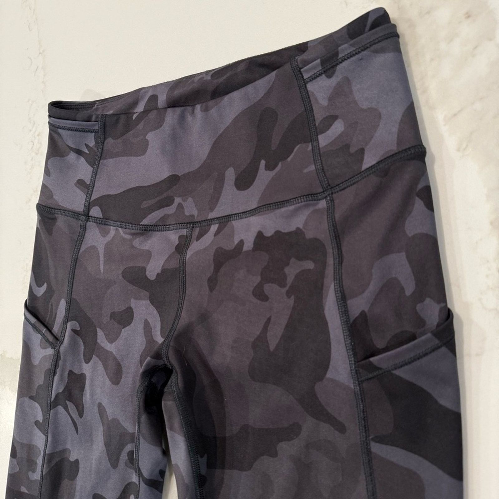Lululemon Lululemon Fast & Free High Rise Crop Leggings Women’s 6 Gray Size 28" / US 6 / IT 42 - 4 Thumbnail