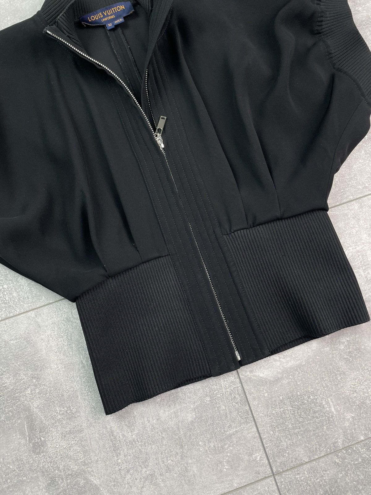 Louis Vuitton Louis Vuitton Uniform Mock Sleeve Full Zip Top Size XXS / US 00 / IT 34 - 5 Thumbnail
