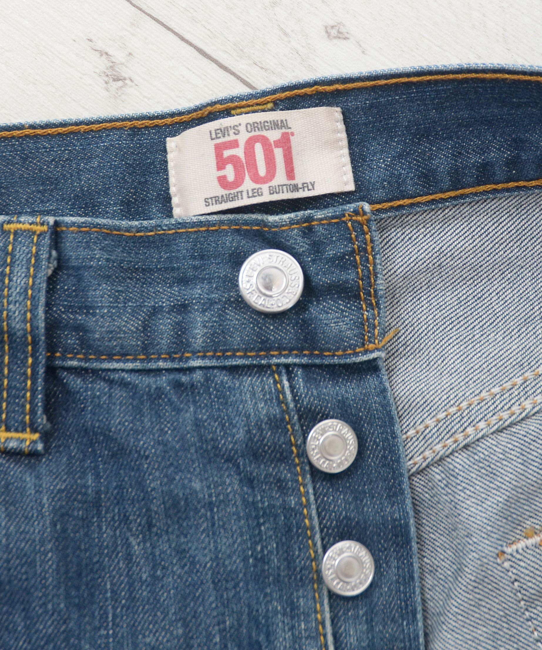 Levi's × Levi's Vintage Clothing × Vintage Levi's 501 Vintage Light Wash Faded Denim Jeans w32 l32 Size US 32 / EU 48 - 12 Thumbnail