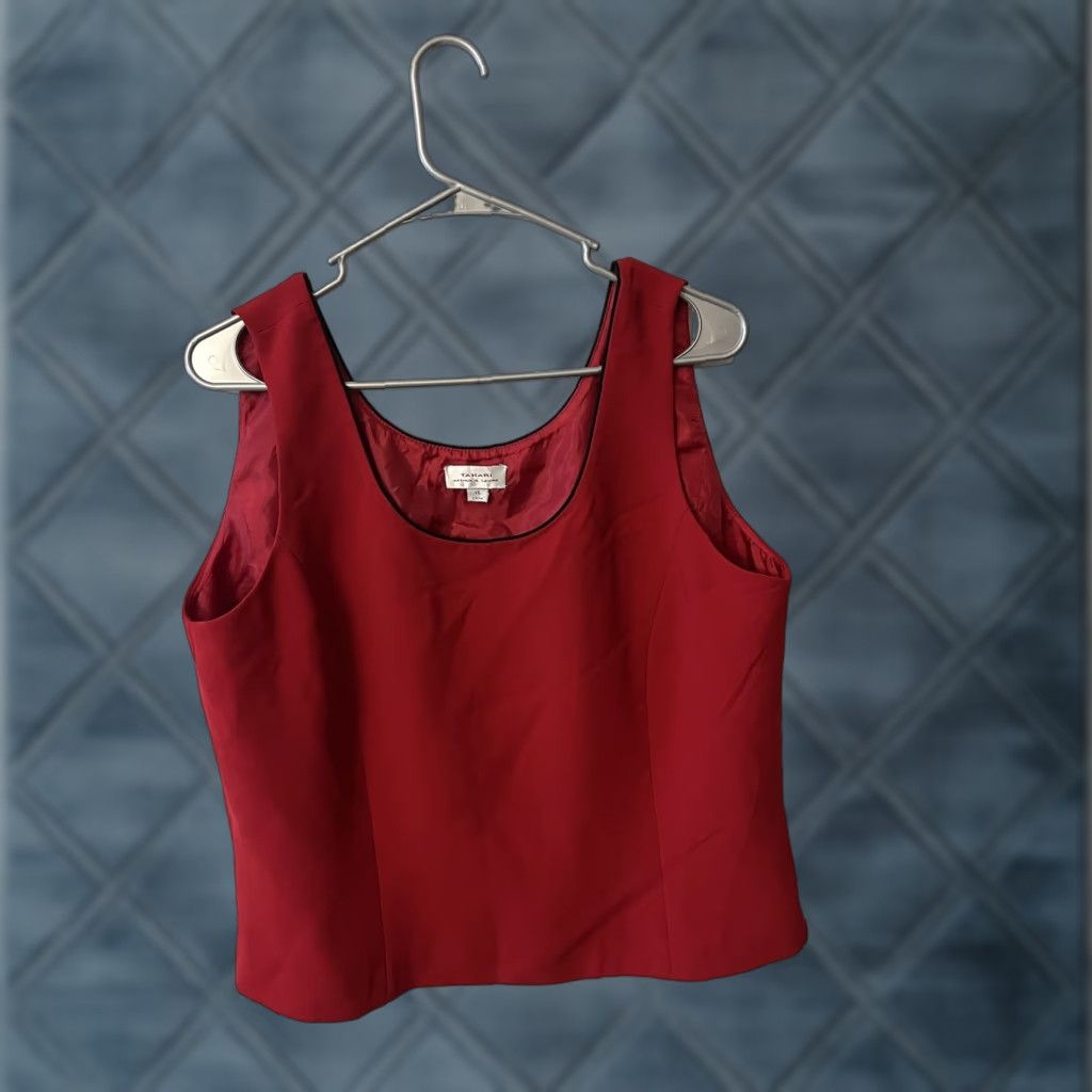 Vintage Womens TAHARI Arthur Levine Vest Adult 16 VNeck Sleeveless Fine Knit Red Size XXL / US 16-18 / IT 52-54 - 1 Thumbnail