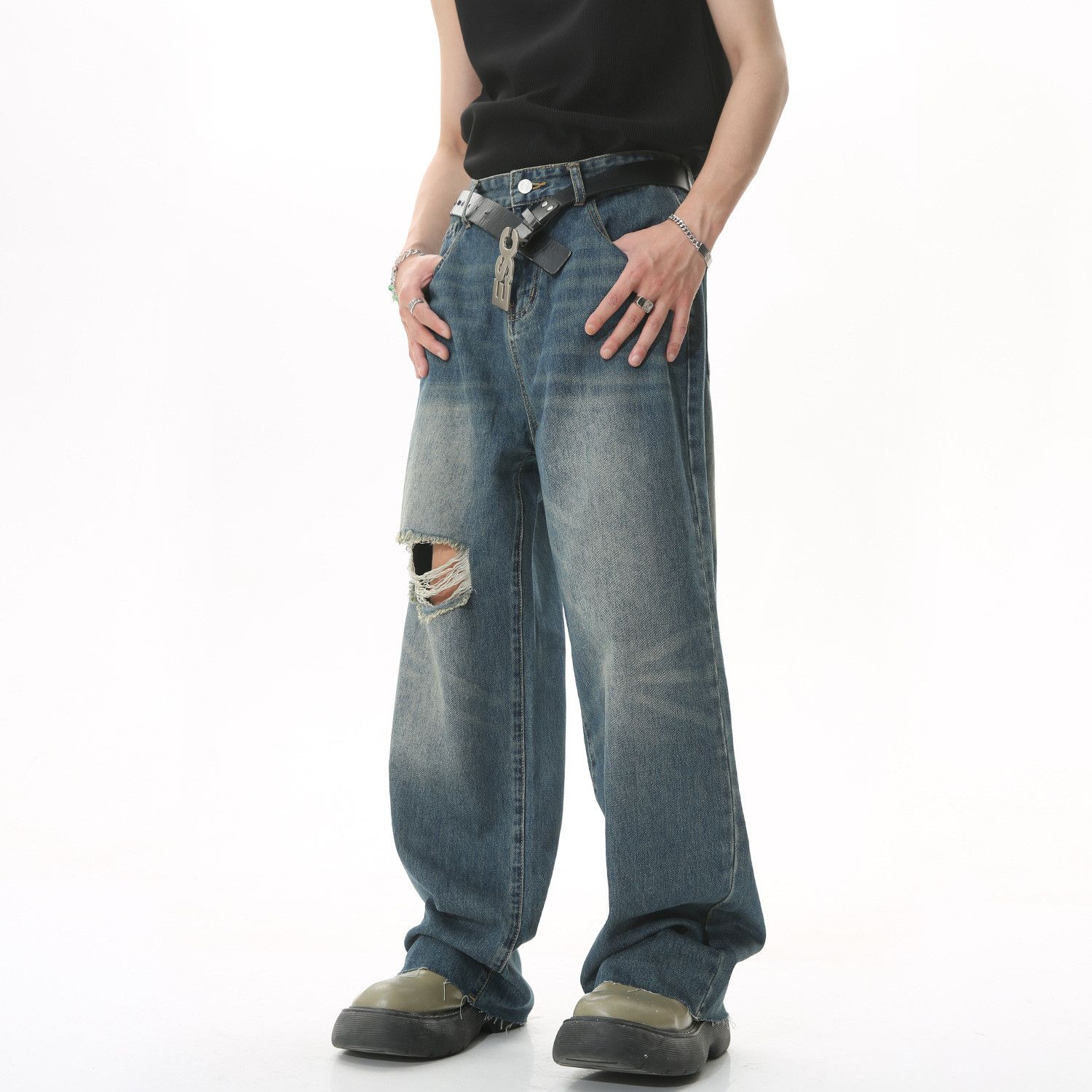 Casual loose wide-leg floor-length ripped jeans