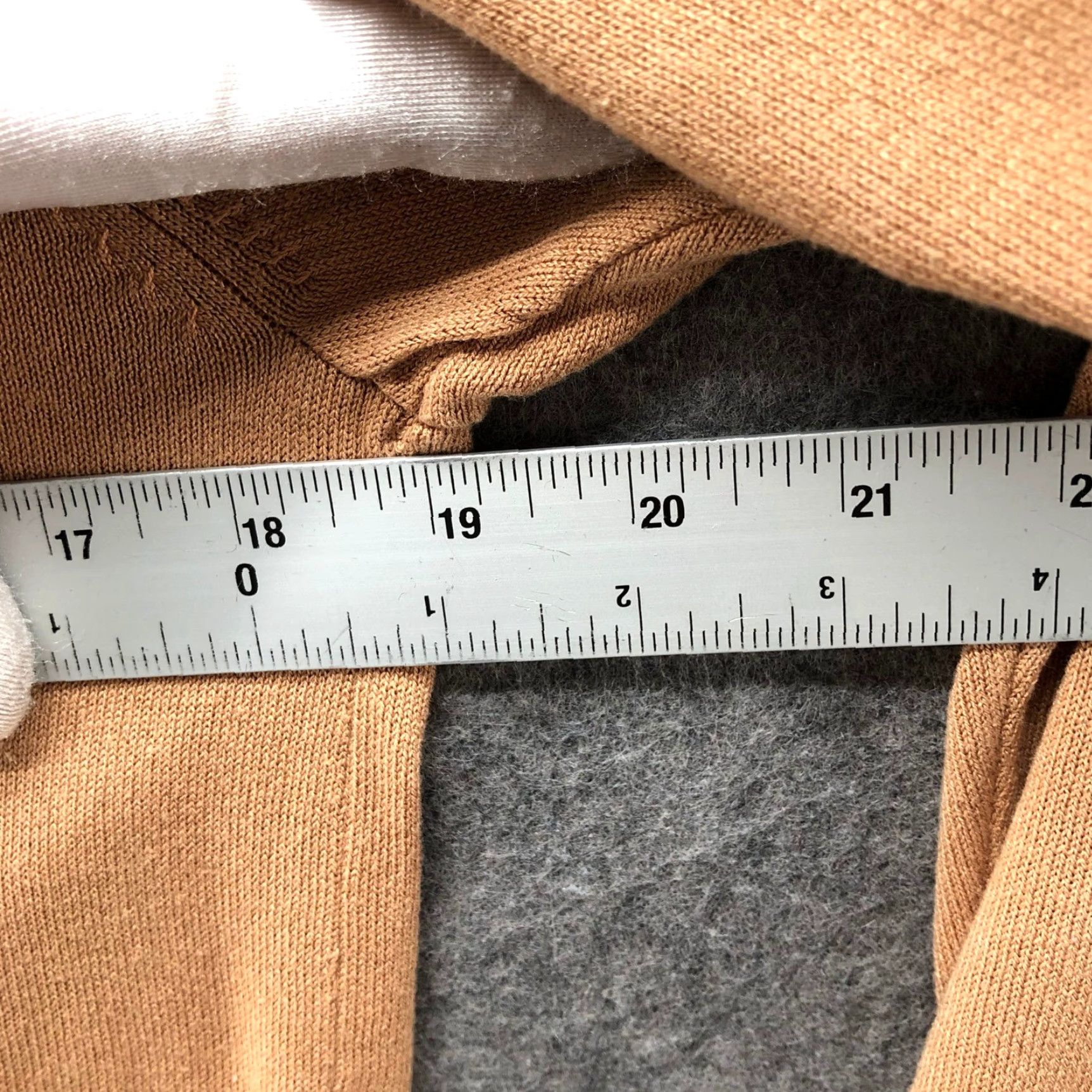 Uniqlo VINTAGE Uniqlo UV Cut Slit Long Cardigan Womens XS Camel V-Neck One Button Lightweight Size XS / US 0-2 / IT 36-38 - 7 Thumbnail