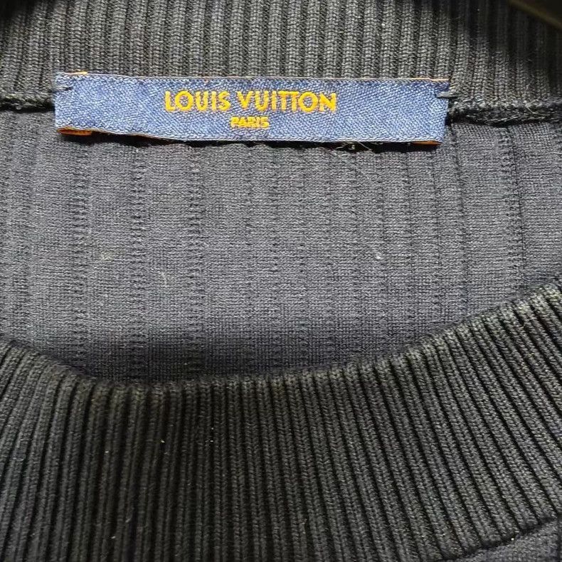 Louis Vuitton louis vuitton dark logo sweatshirt size medium-2507 Size US M / EU 48-50 / 2 - 3 Thumbnail