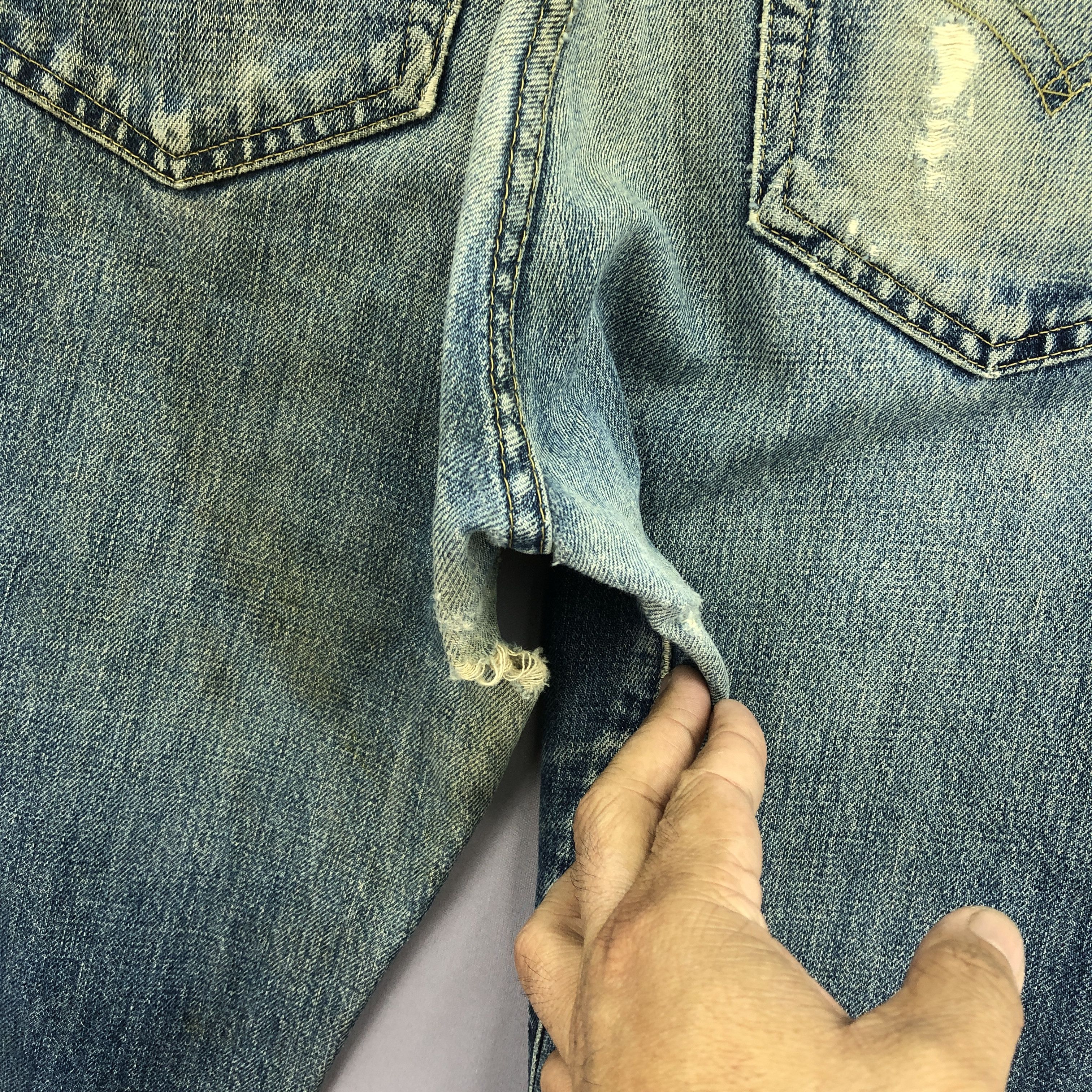Levi's Vintage Levis 702 Selvedge Jeans Levi's Ripped Faded Denim Size US 30 / EU 46 - 6 Thumbnail