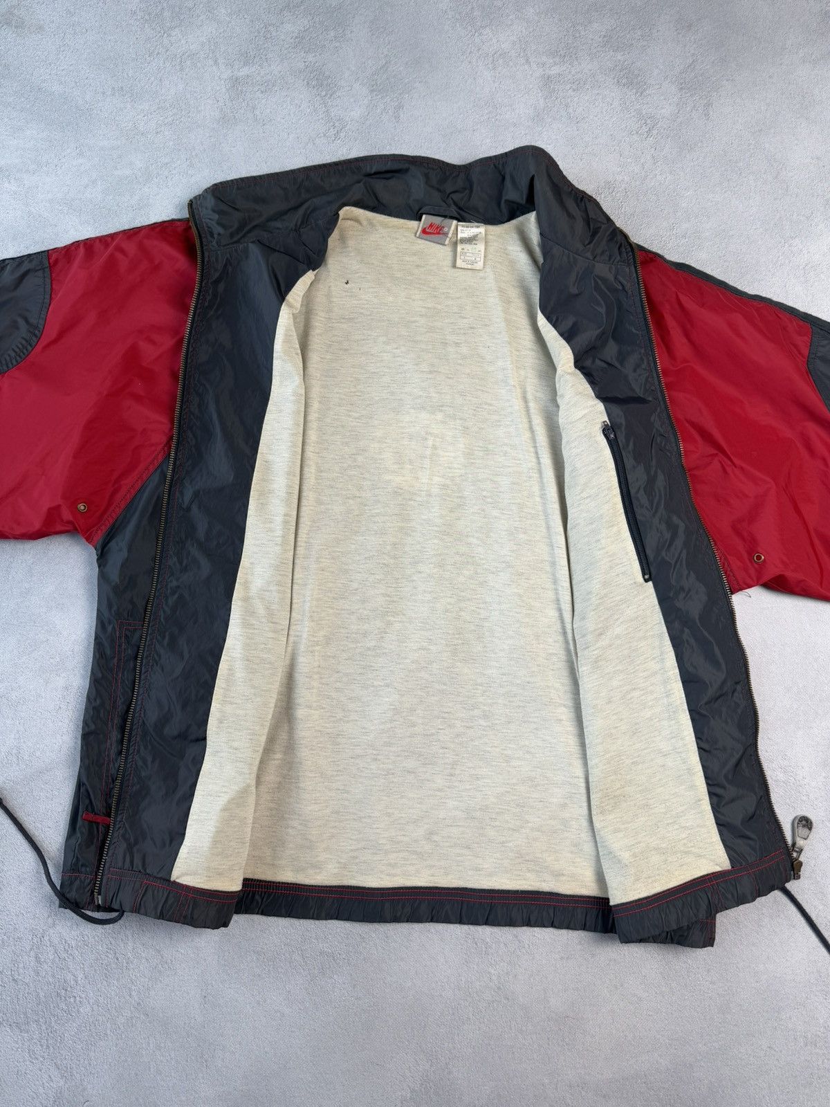 Nike Vintage 90s Nike Beaverton Oregon Nylon Track Jacket Size US L / EU 52-54 / 3 - 12 Thumbnail
