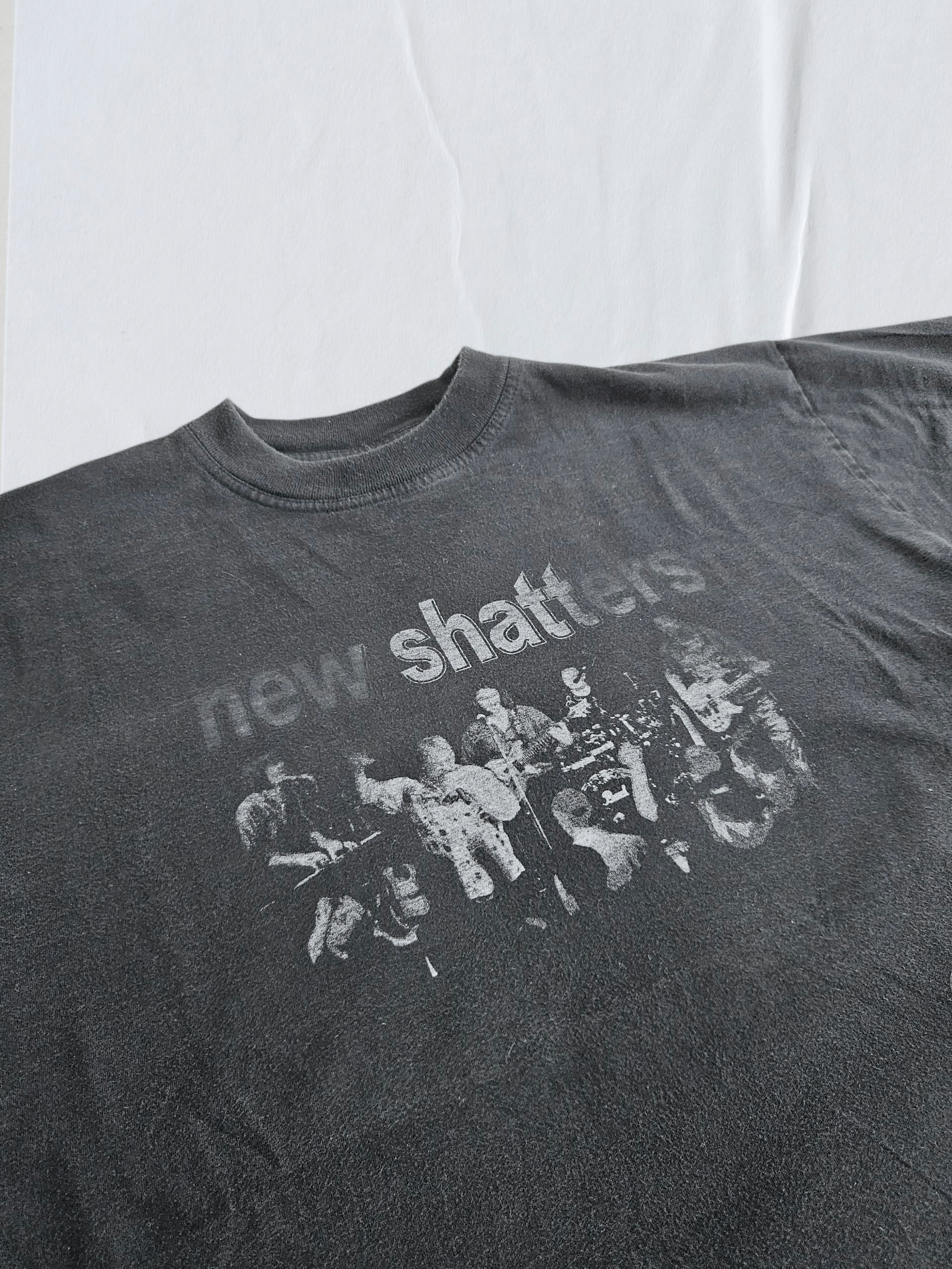 Band Tees Vintage band tees New shatters American tour Size US M / EU 48-50 / 2 - 8 Thumbnail