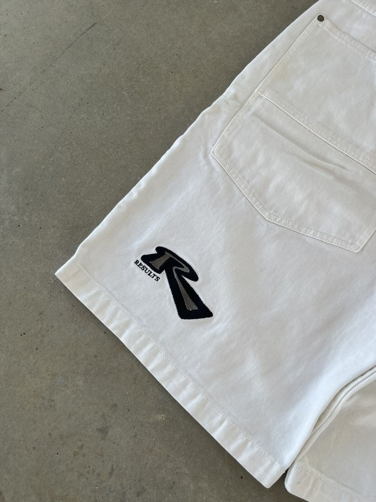 Vintage Vintage Y2K Results Embroidered White Baggy Shorts Size US 34 / EU 50 - 3 Thumbnail