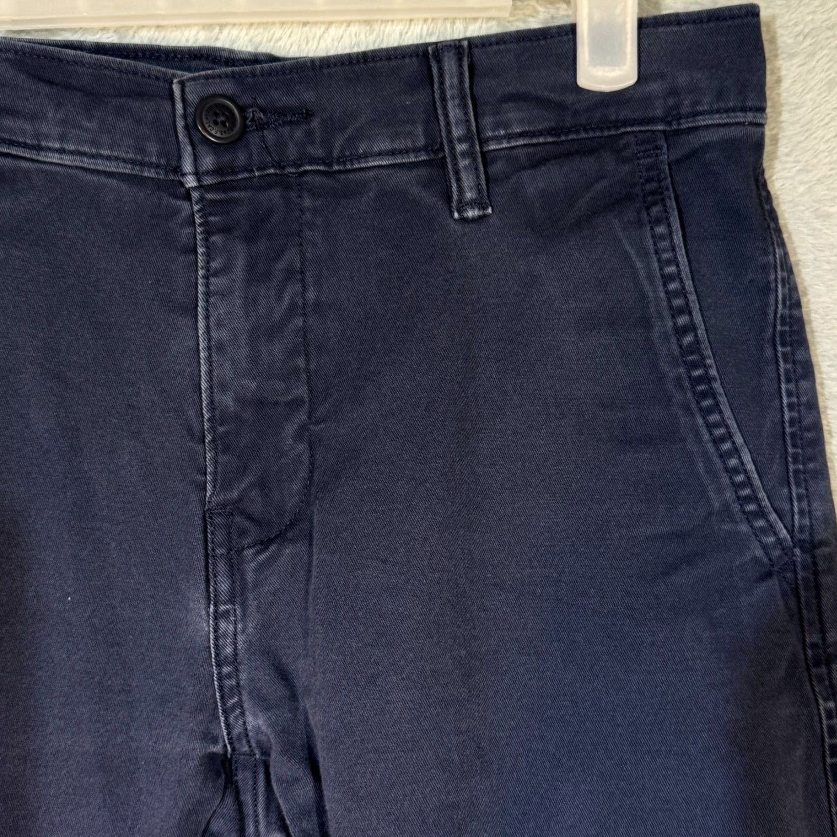 Levi's Levi’s 552 Mens Jeans Straight Leg Mid Rise Blue Denim Medium Wash 28 x 30 Jeans Men’s 28x30 Blue Denim Straight Leg (Levi’s 552) Size US 28 / EU 44 - 4 Thumbnail