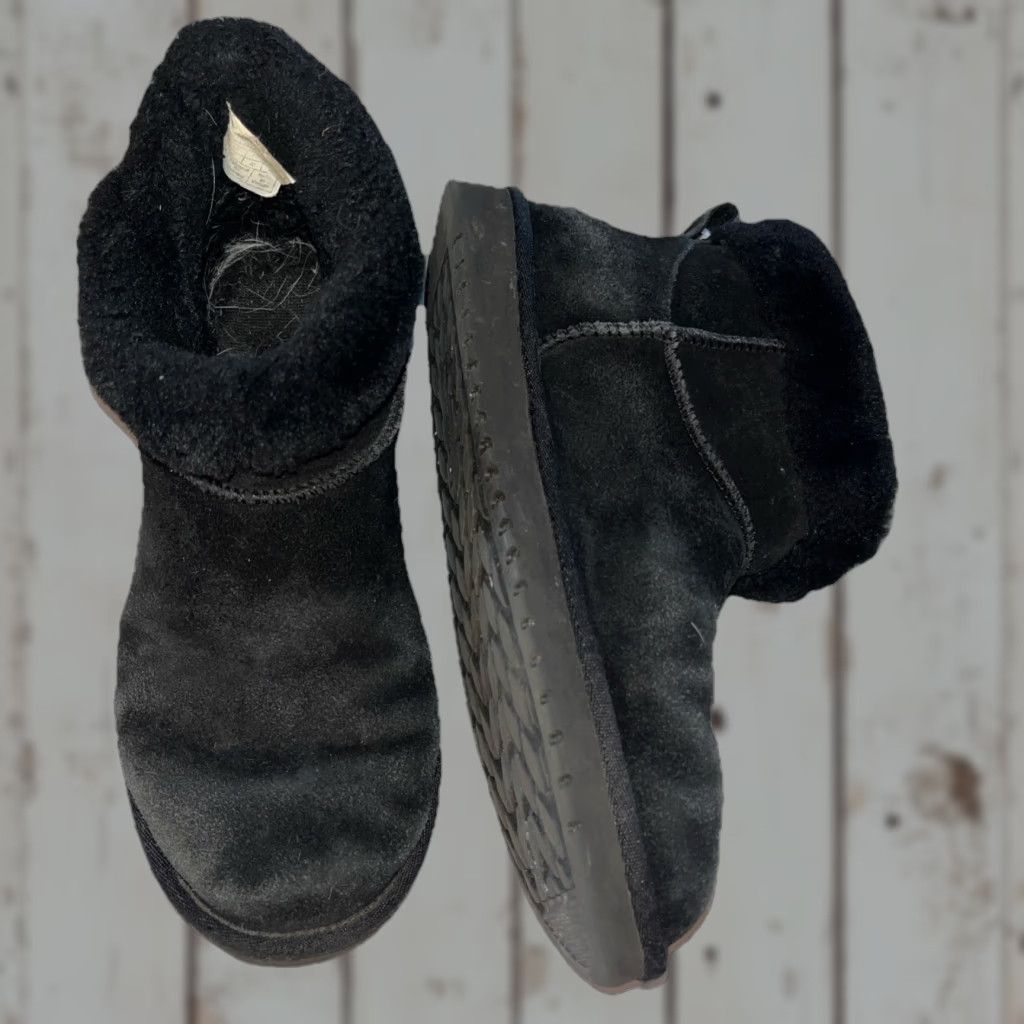 Vintage Koolaburra Uggs DEZI MINI ANKLE BOOTS WOMEN Black SUEDE Leather Fur Lined Size 9 Size US 9 / IT 39 - 1 Thumbnail