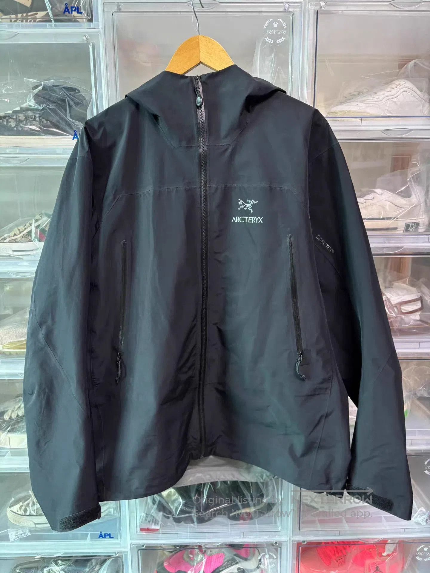 Arc'teryx Black Hooded Light Jacket Size L. Size US L / EU 52-54 / 3 - 1 Thumbnail